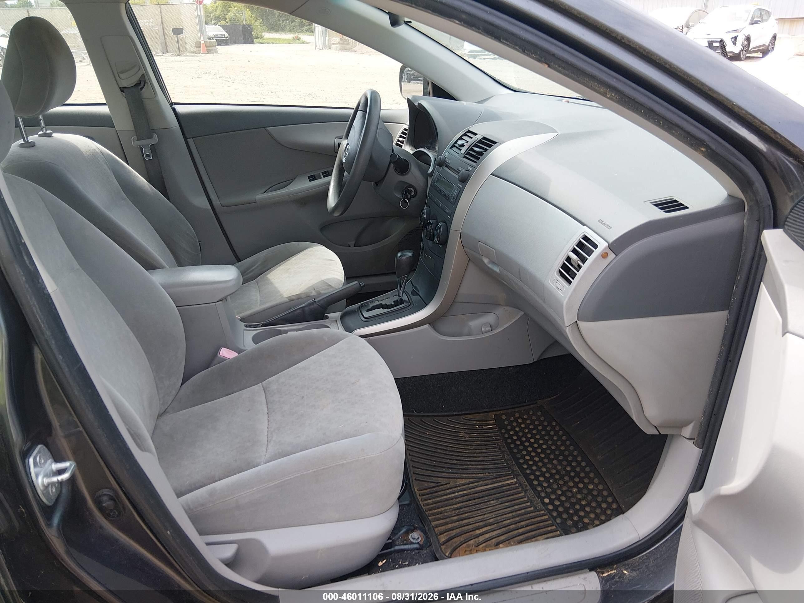 2009 Toyota Corolla Le Gray vin: JTDBL40EX99042851