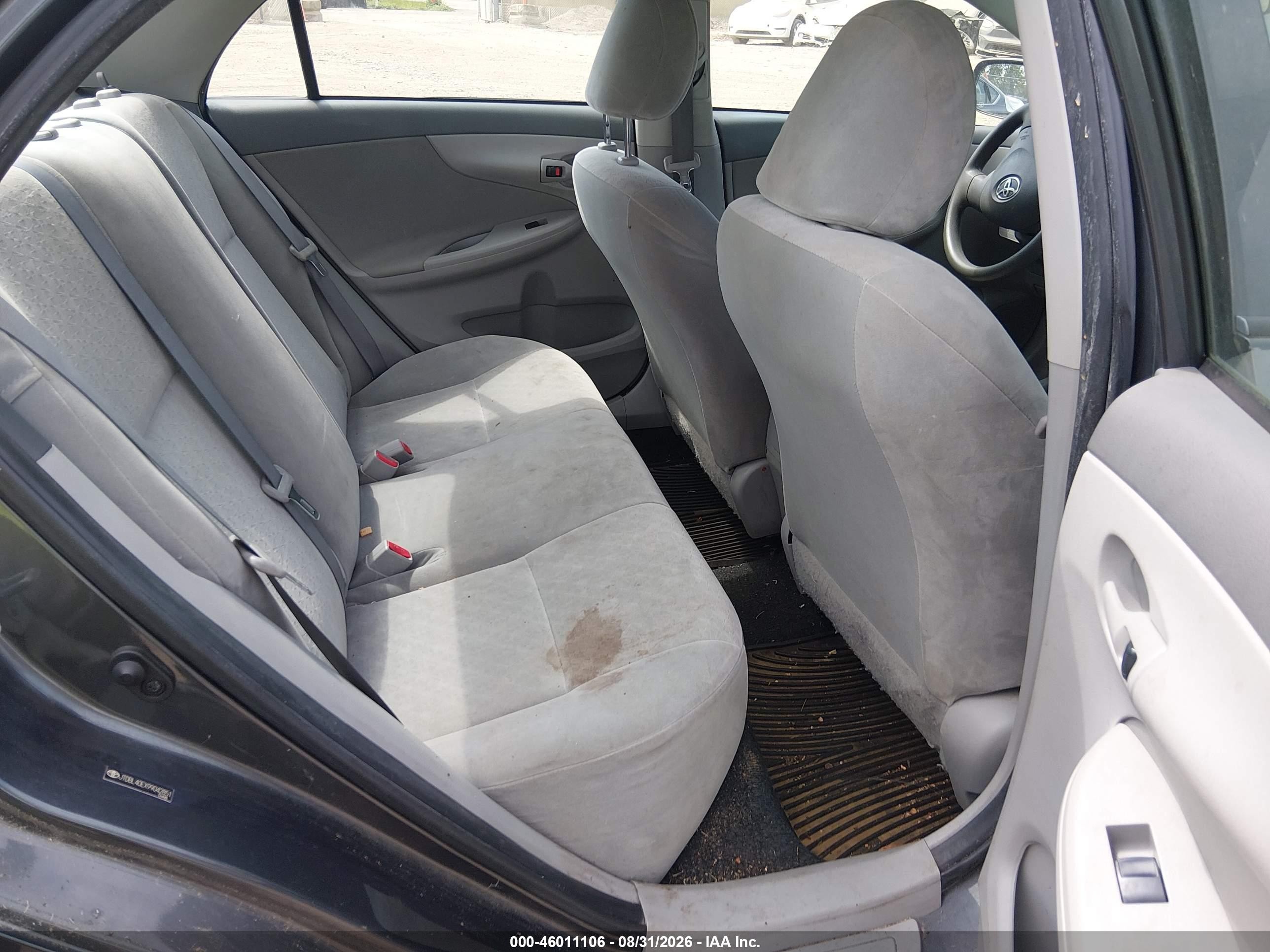 2009 Toyota Corolla Le Gray vin: JTDBL40EX99042851