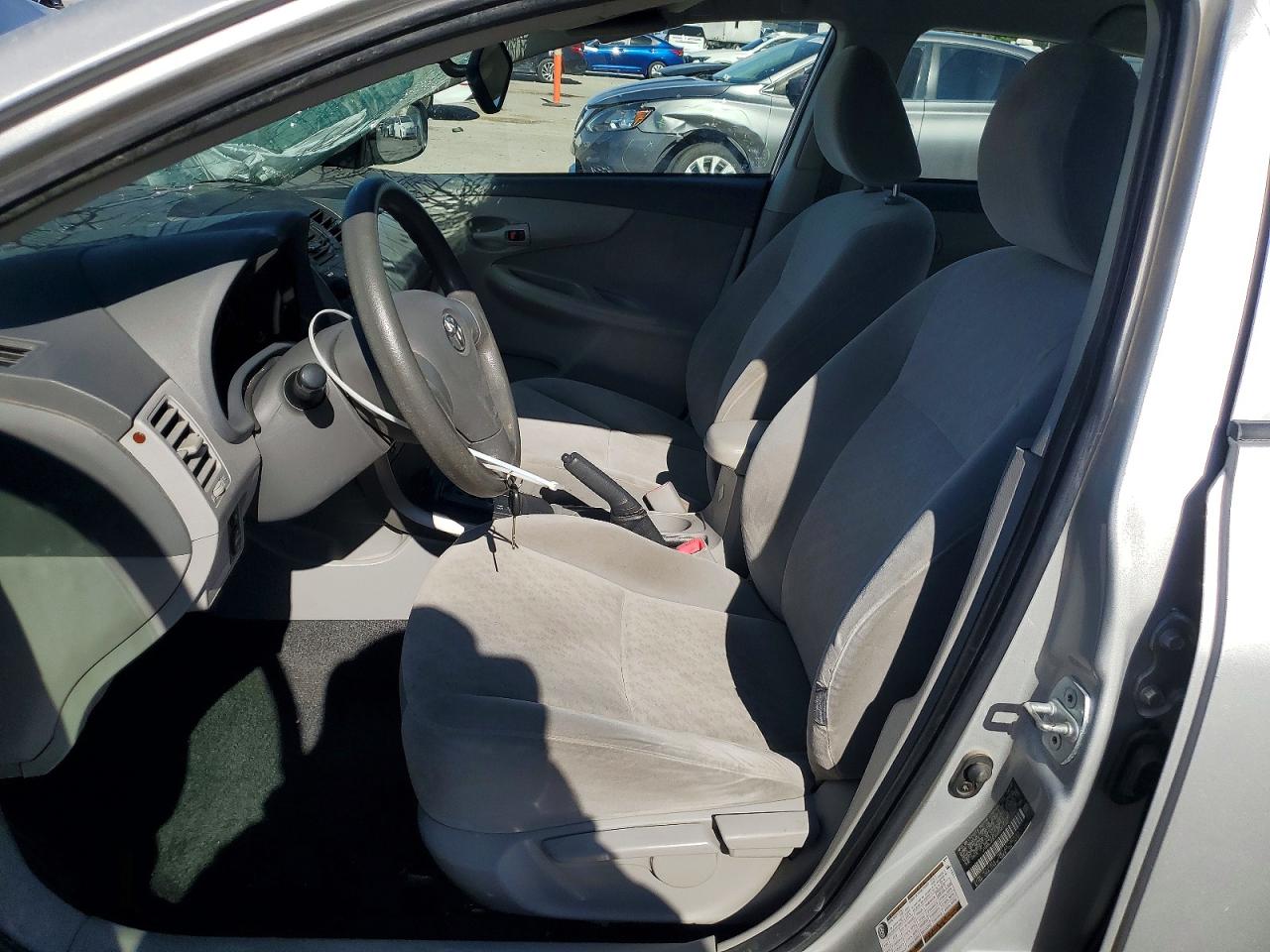 2009 Toyota Corolla Base Серебряный vin: JTDBL40EX99047144