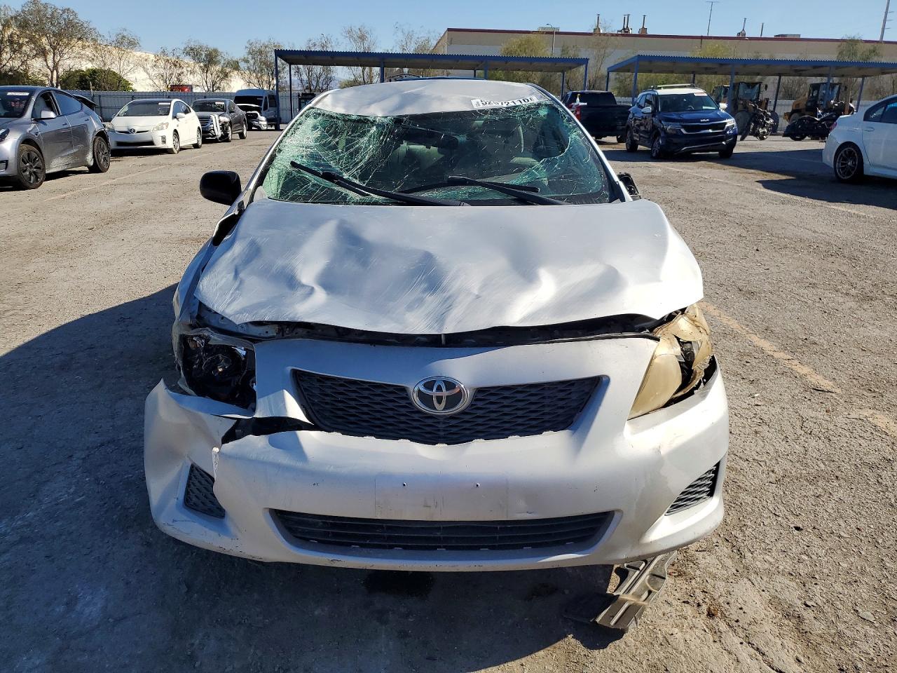 2009 Toyota Corolla Base Серебряный vin: JTDBL40EX99047144