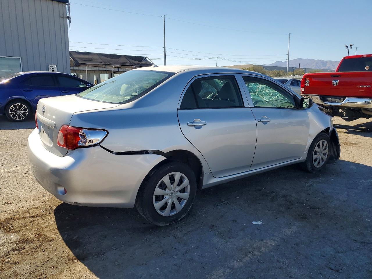 2009 Toyota Corolla Base Серебряный vin: JTDBL40EX99047144