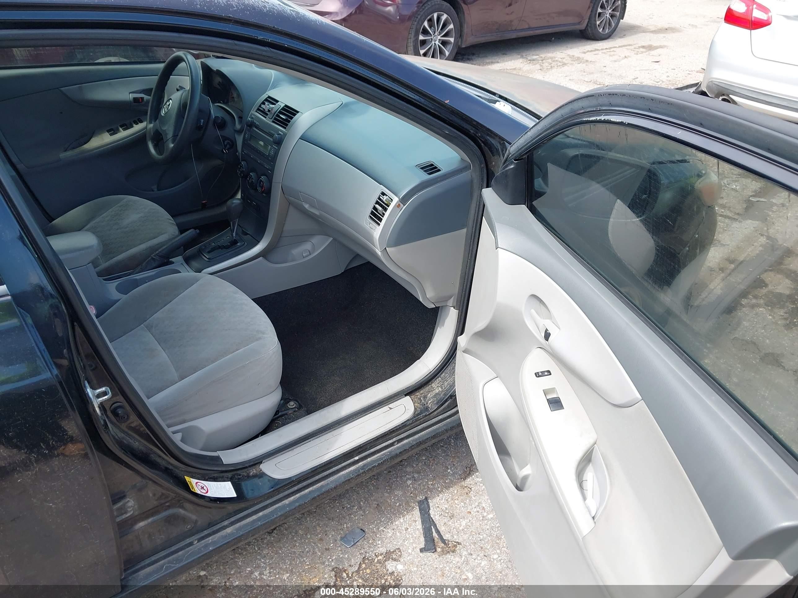 2009 Toyota Corolla Le Black vin: JTDBL40EX99048360
