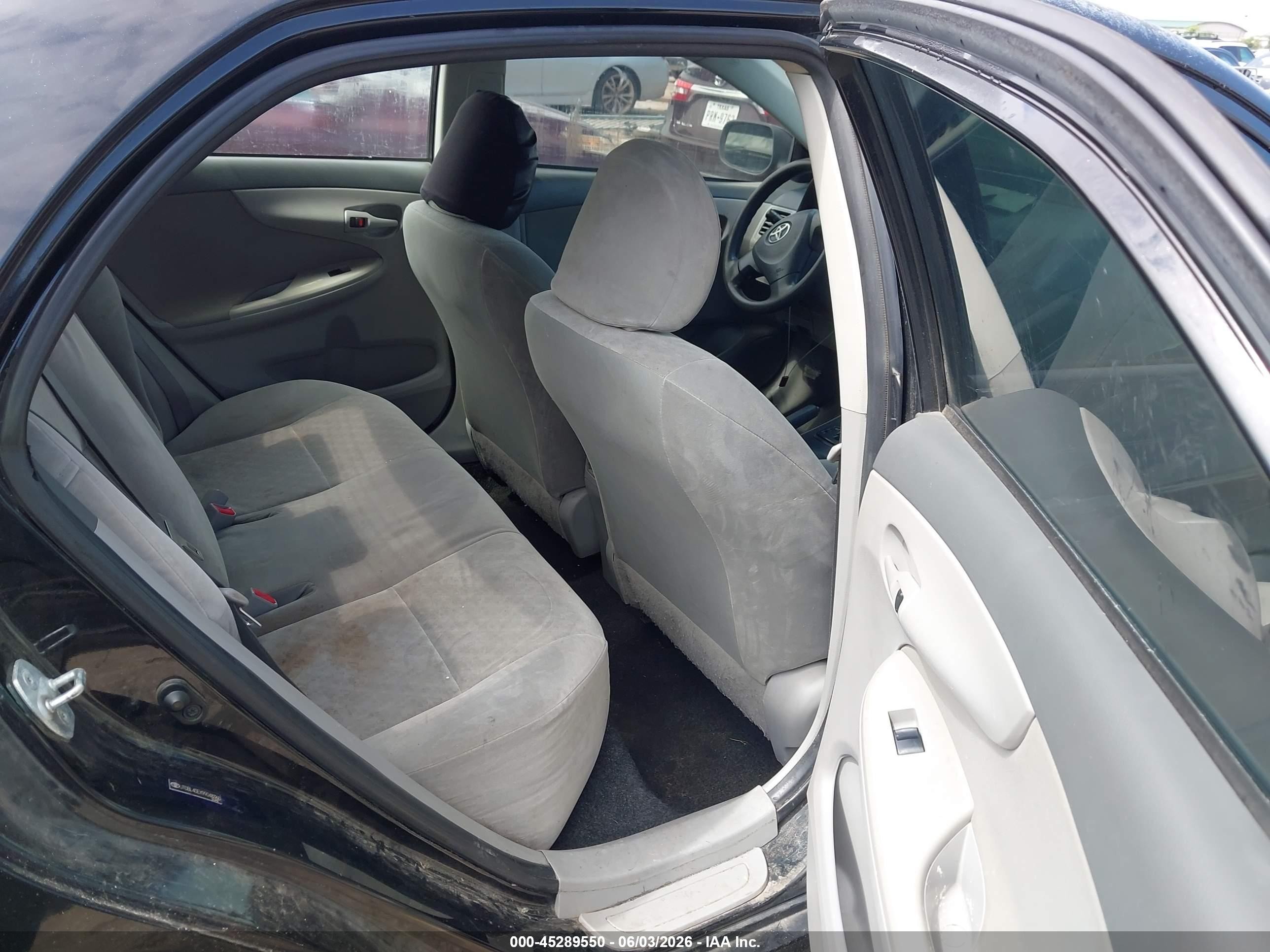 2009 Toyota Corolla Le Black vin: JTDBL40EX99048360