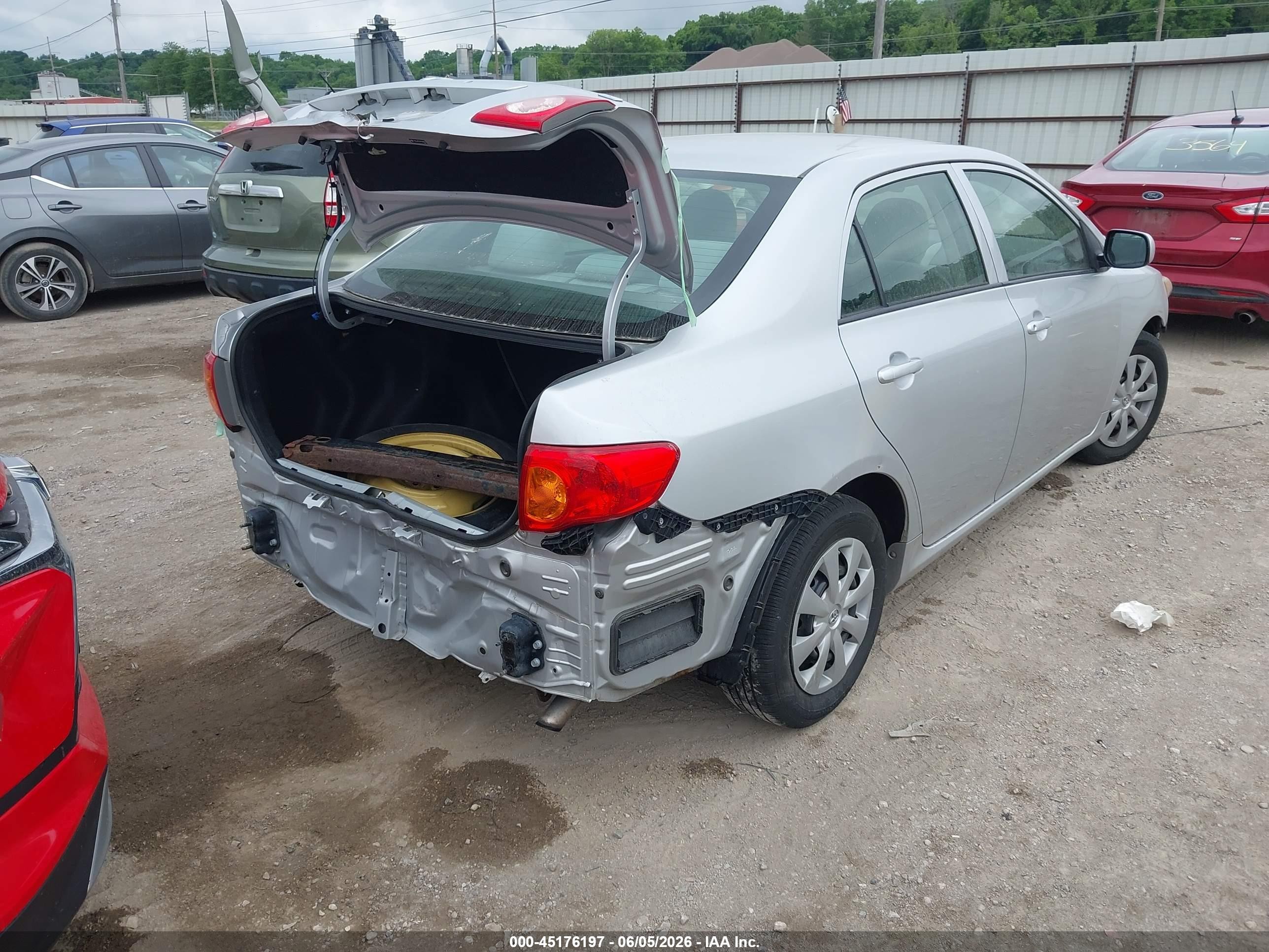 2009 Toyota Corolla Le Silver vin: JTDBL40EX99048472