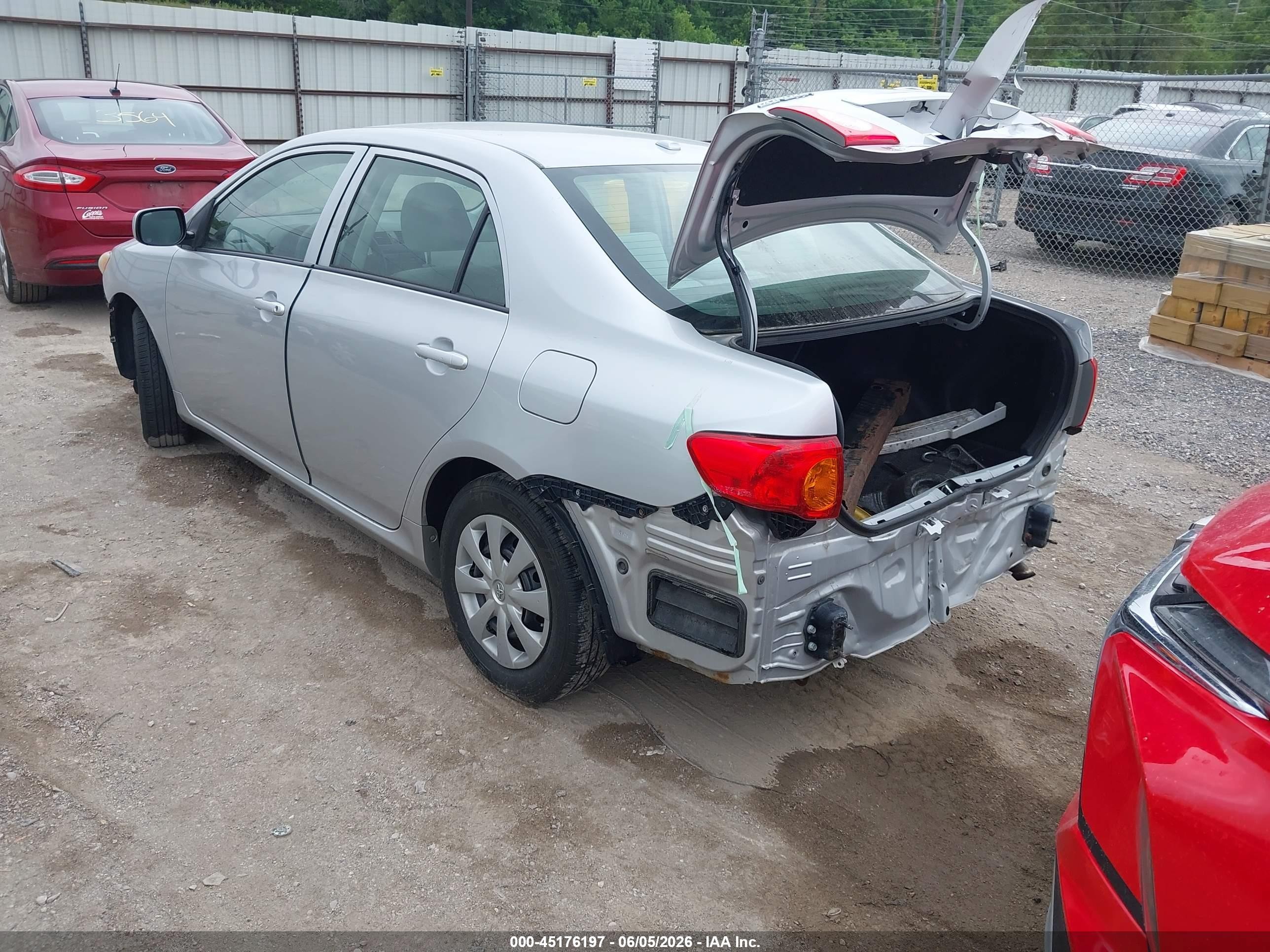 2009 Toyota Corolla Le Silver vin: JTDBL40EX99048472