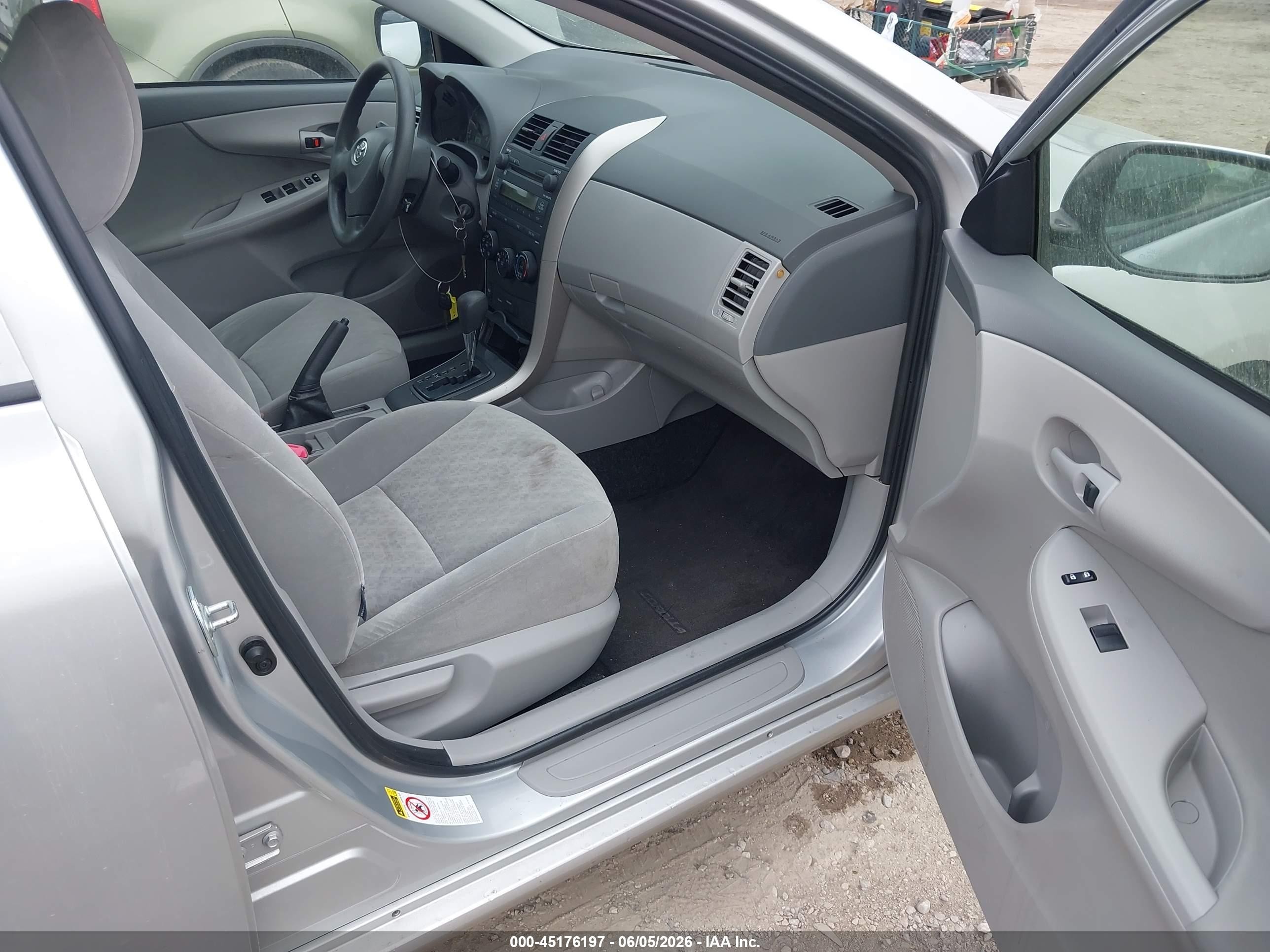 2009 Toyota Corolla Le Silver vin: JTDBL40EX99048472