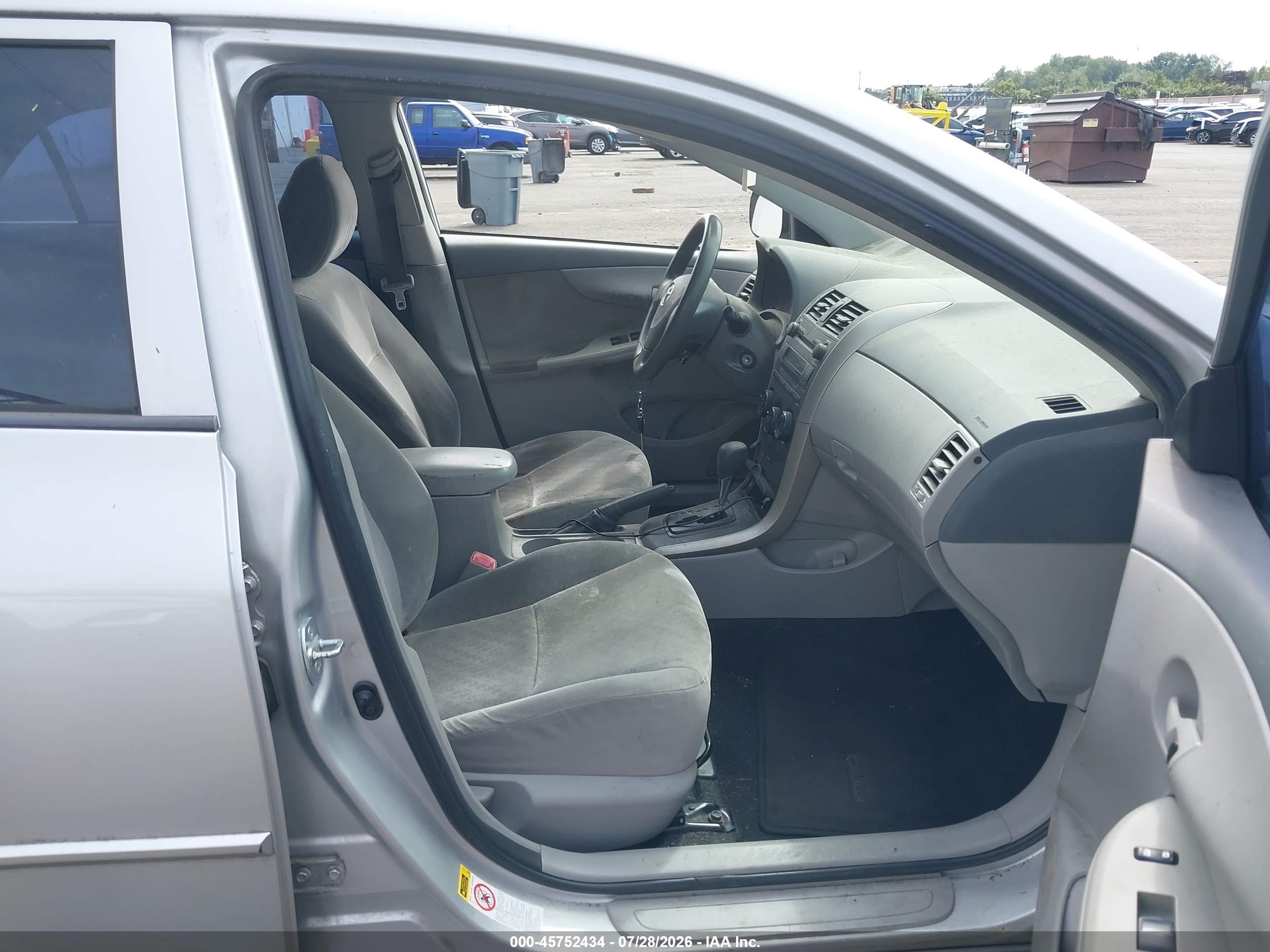 2009 Toyota Corolla Le Серый vin: JTDBL40EX99051050