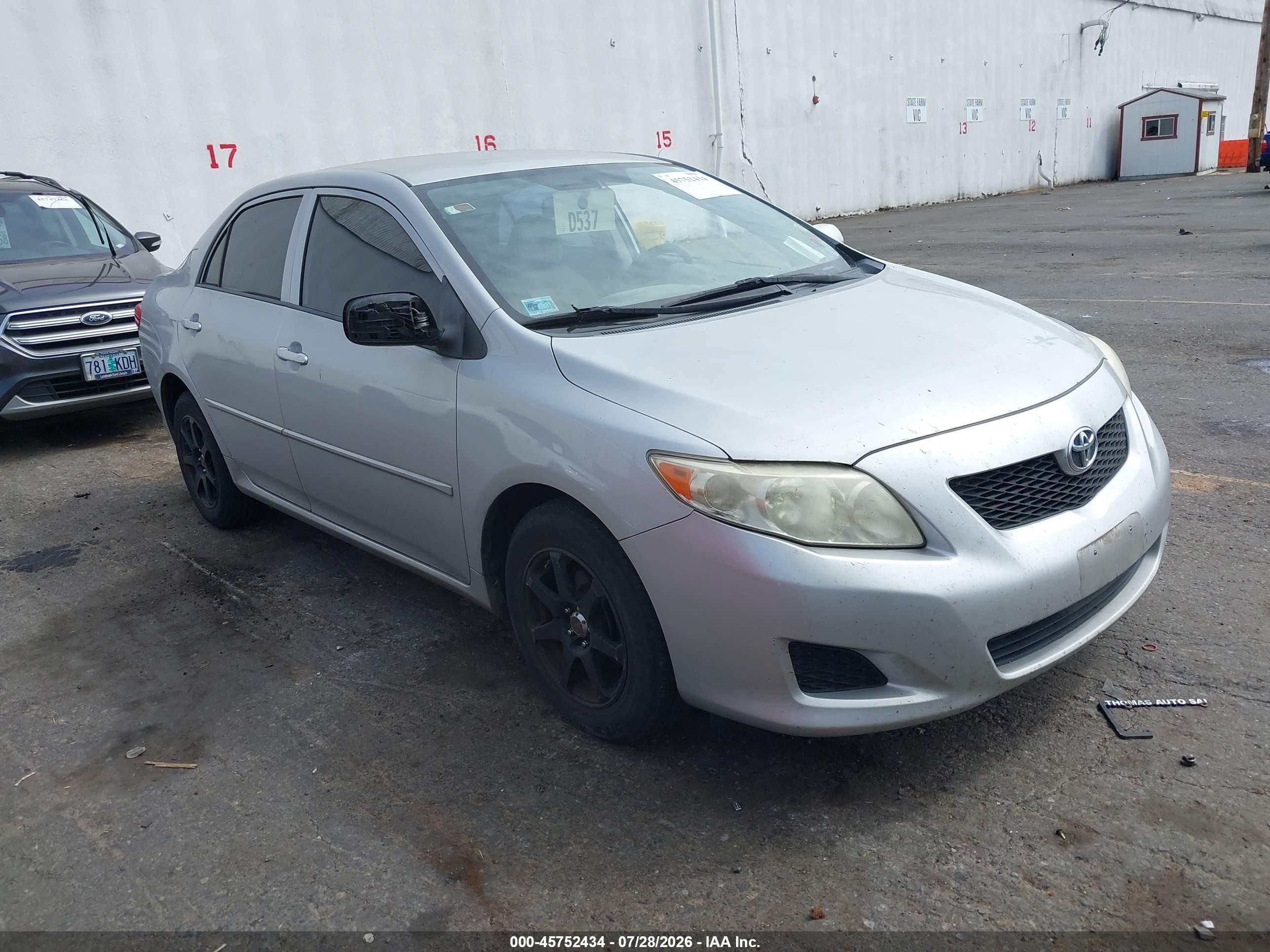 2009 Toyota Corolla Le Gray vin: JTDBL40EX99051050