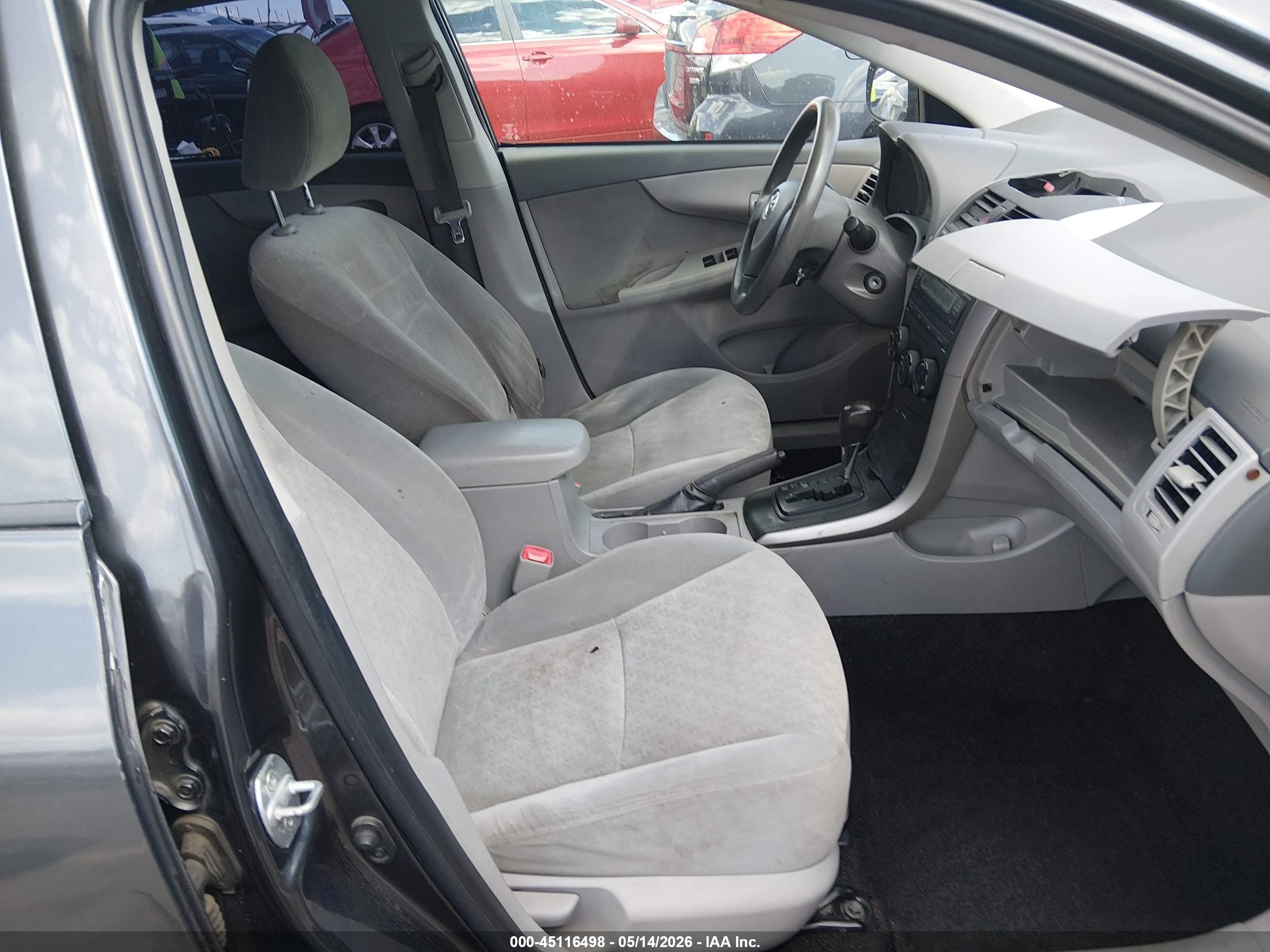 2009 Toyota Corolla Le Silver vin: JTDBL40EX99052604