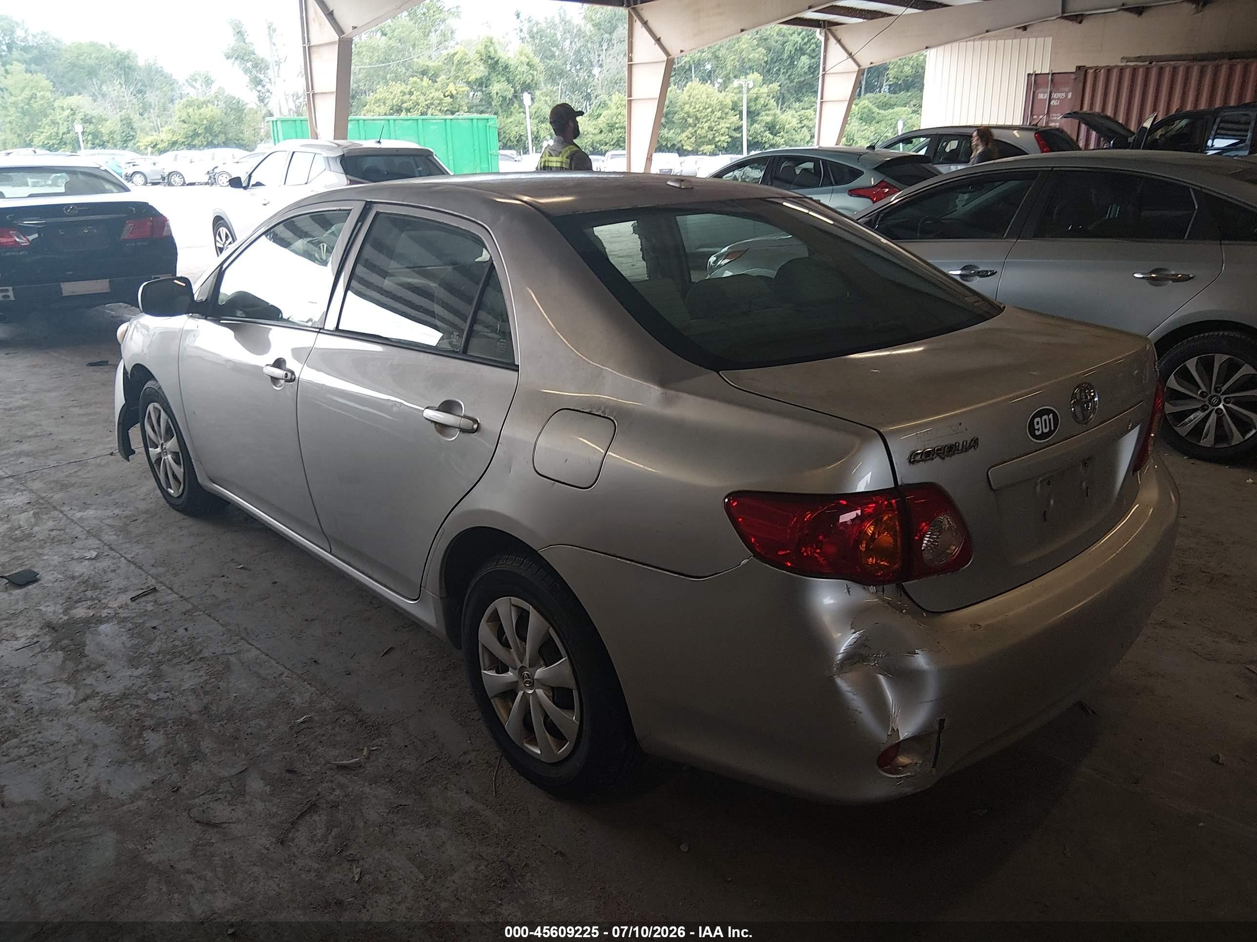 2009 Toyota Corolla Le Silver vin: JTDBL40EX99056197