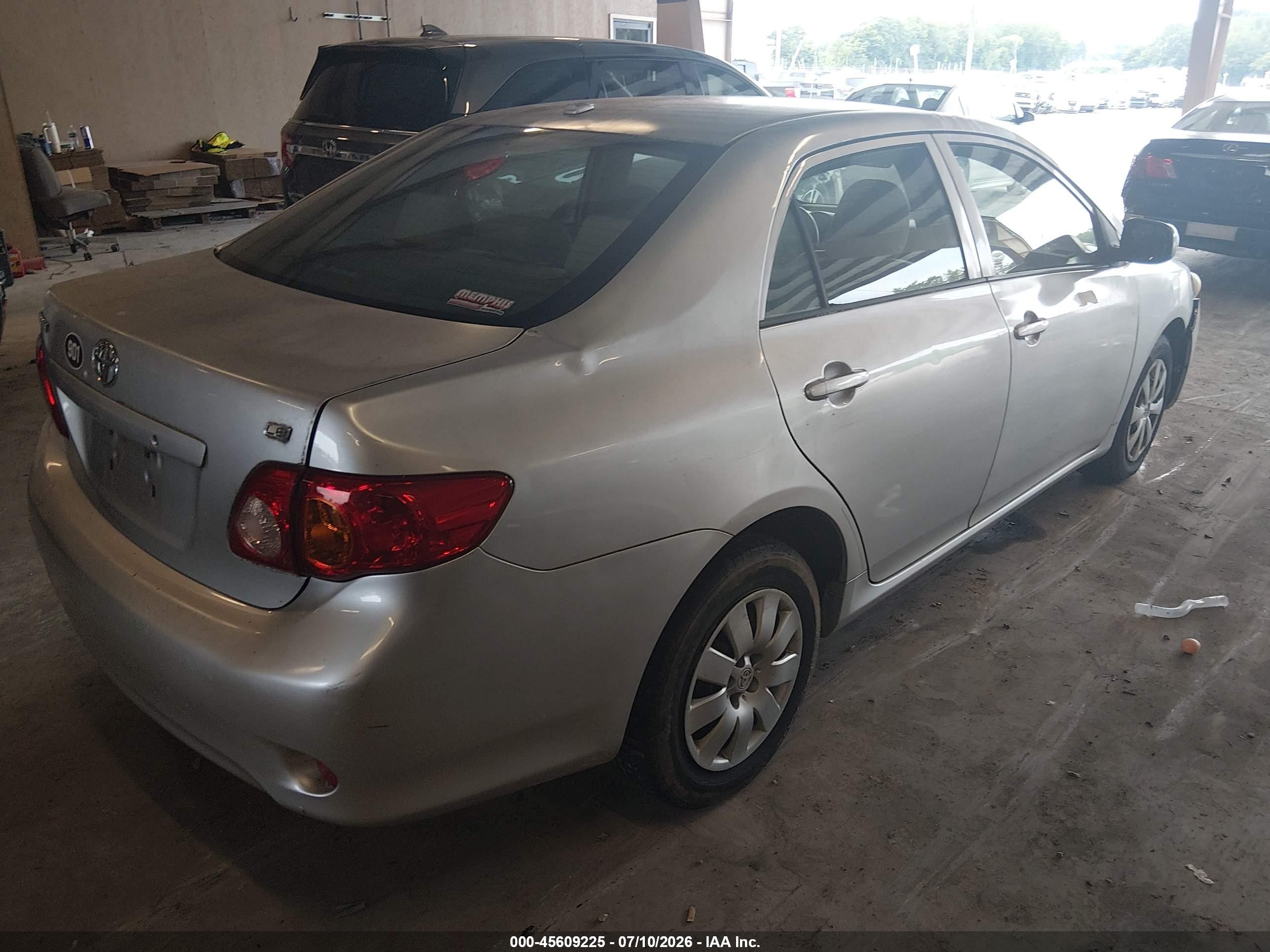 2009 Toyota Corolla Le Silver vin: JTDBL40EX99056197