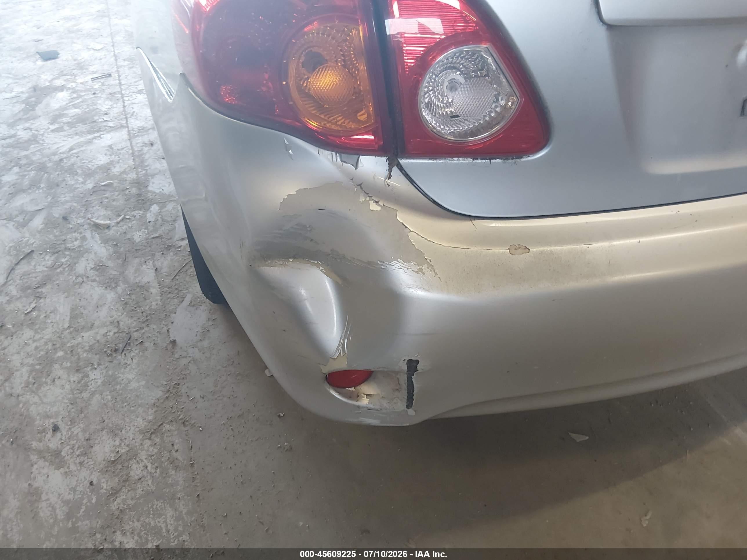 2009 Toyota Corolla Le Silver vin: JTDBL40EX99056197