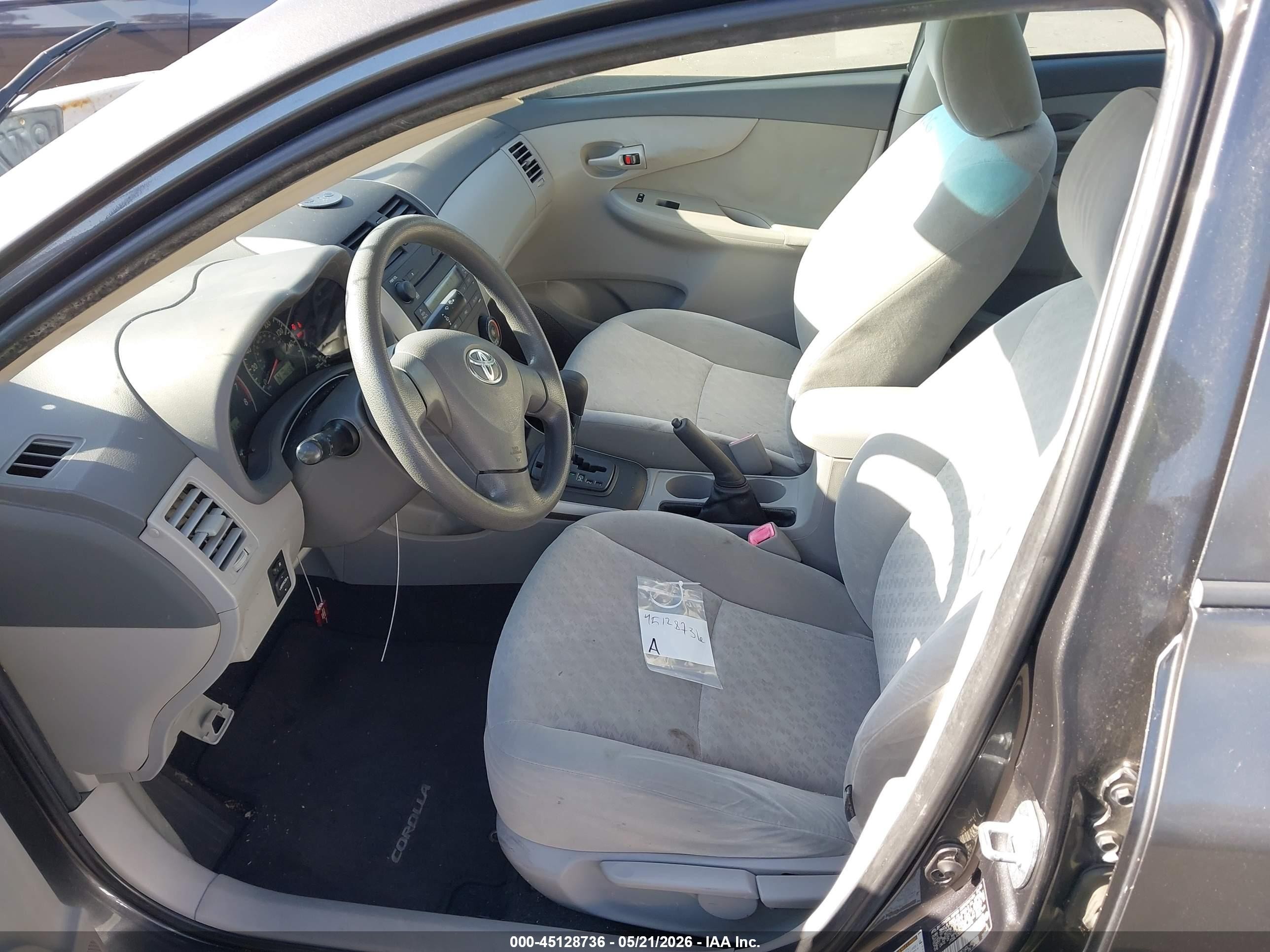2009 Toyota Corolla Le Gray vin: JTDBL40EX99060878
