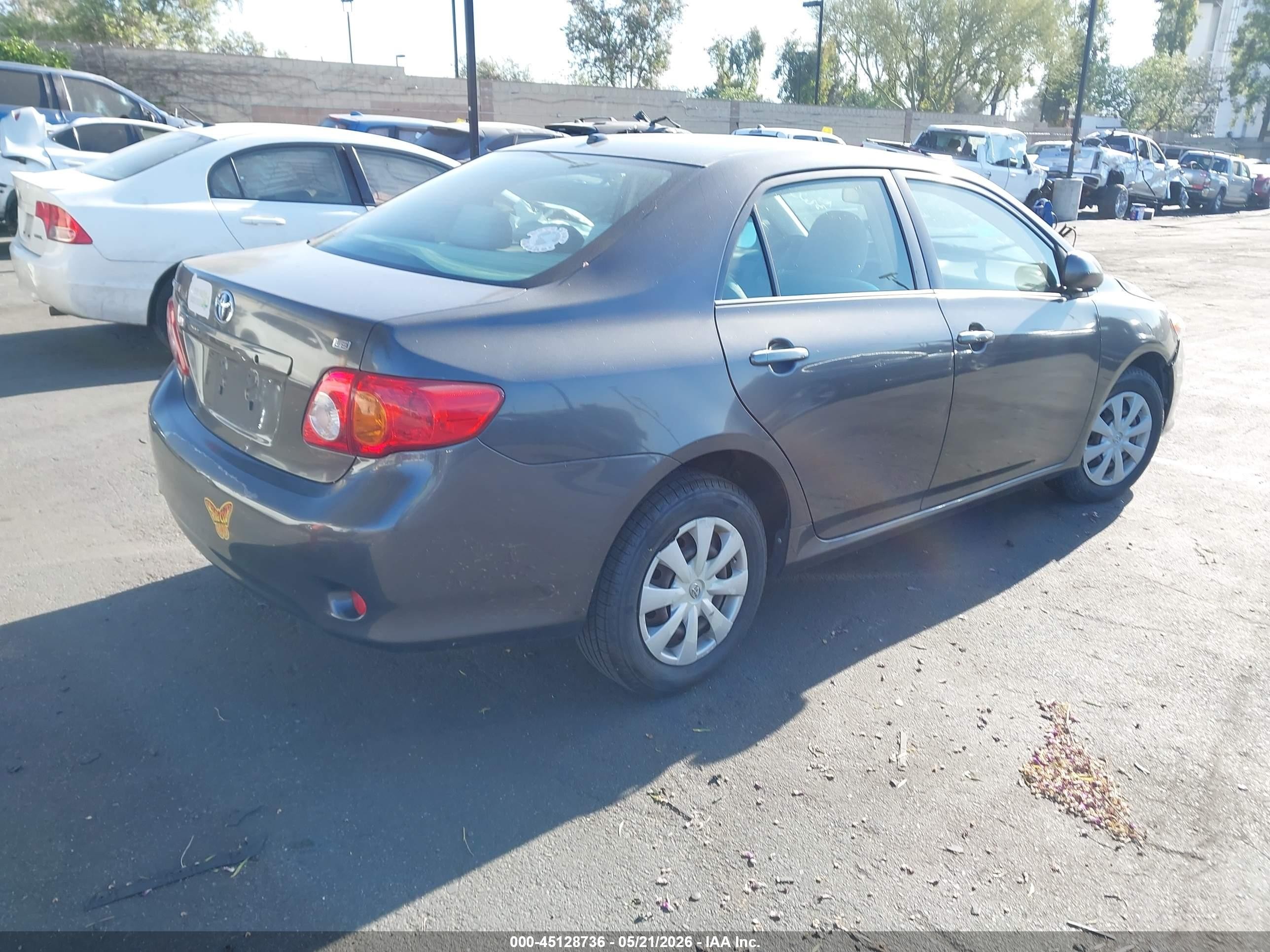 2009 Toyota Corolla Le Gray vin: JTDBL40EX99060878