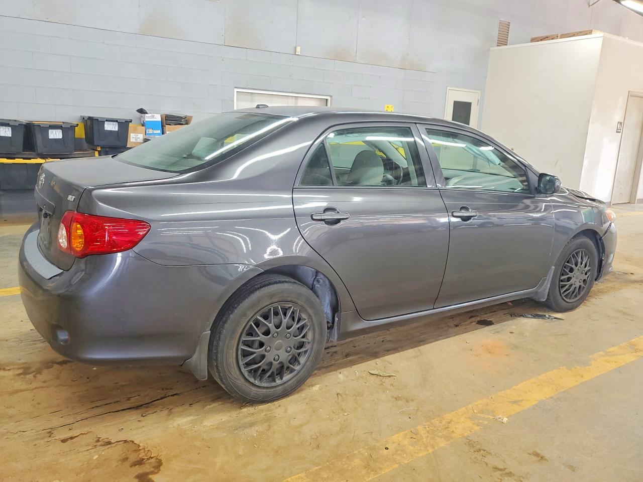 2009 Toyota Corolla Le Gray vin: JTDBL40EX99065322