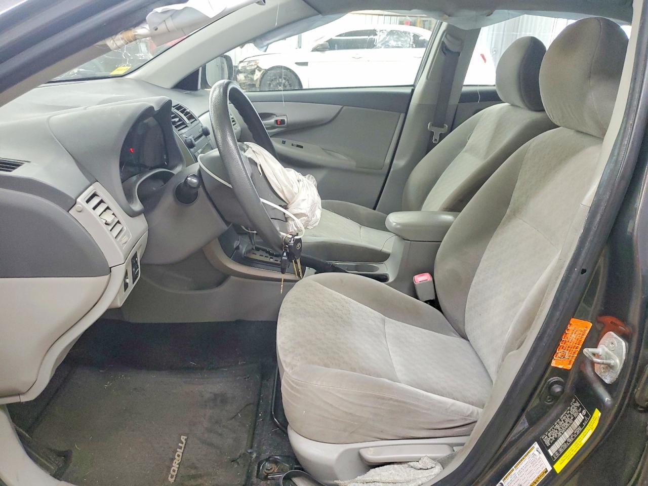 2009 Toyota Corolla Le Gray vin: JTDBL40EX99065322