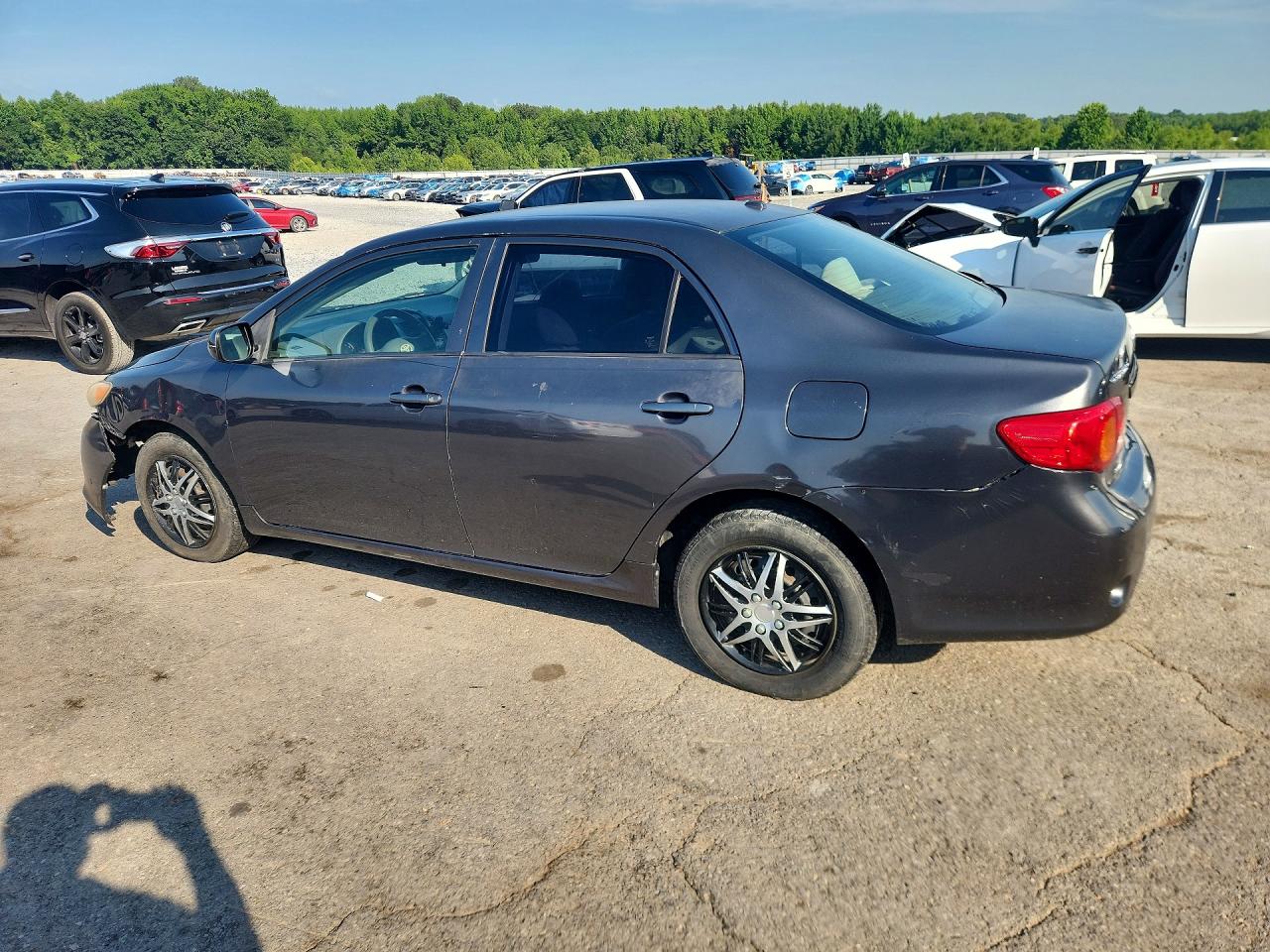 2009 Toyota Corolla Le Gray vin: JTDBL40EX99071816