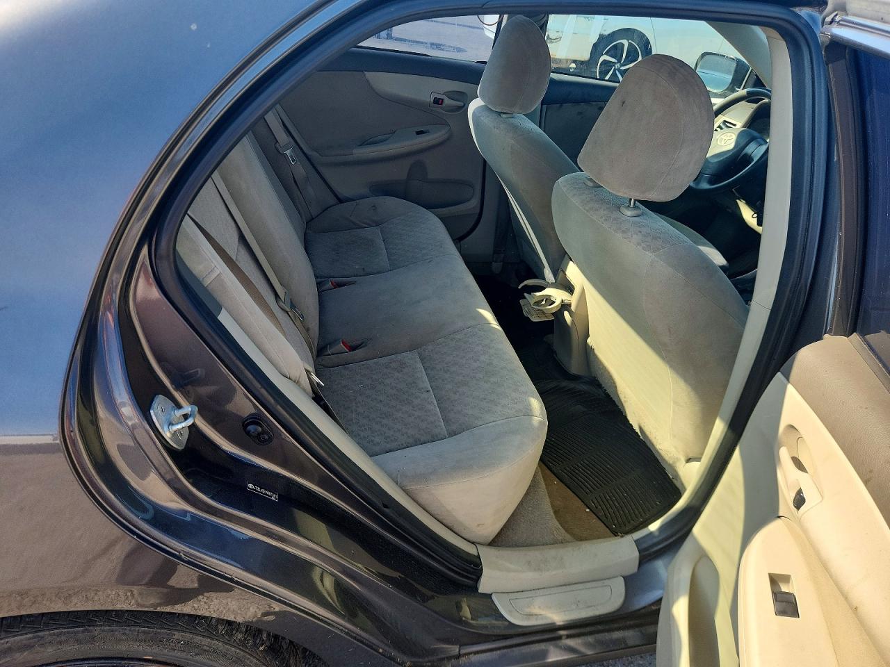 2009 Toyota Corolla Le Gray vin: JTDBL40EX99071816