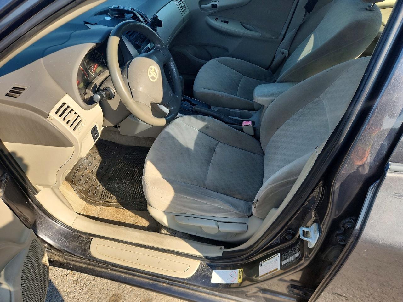 2009 Toyota Corolla Le Gray vin: JTDBL40EX99071816
