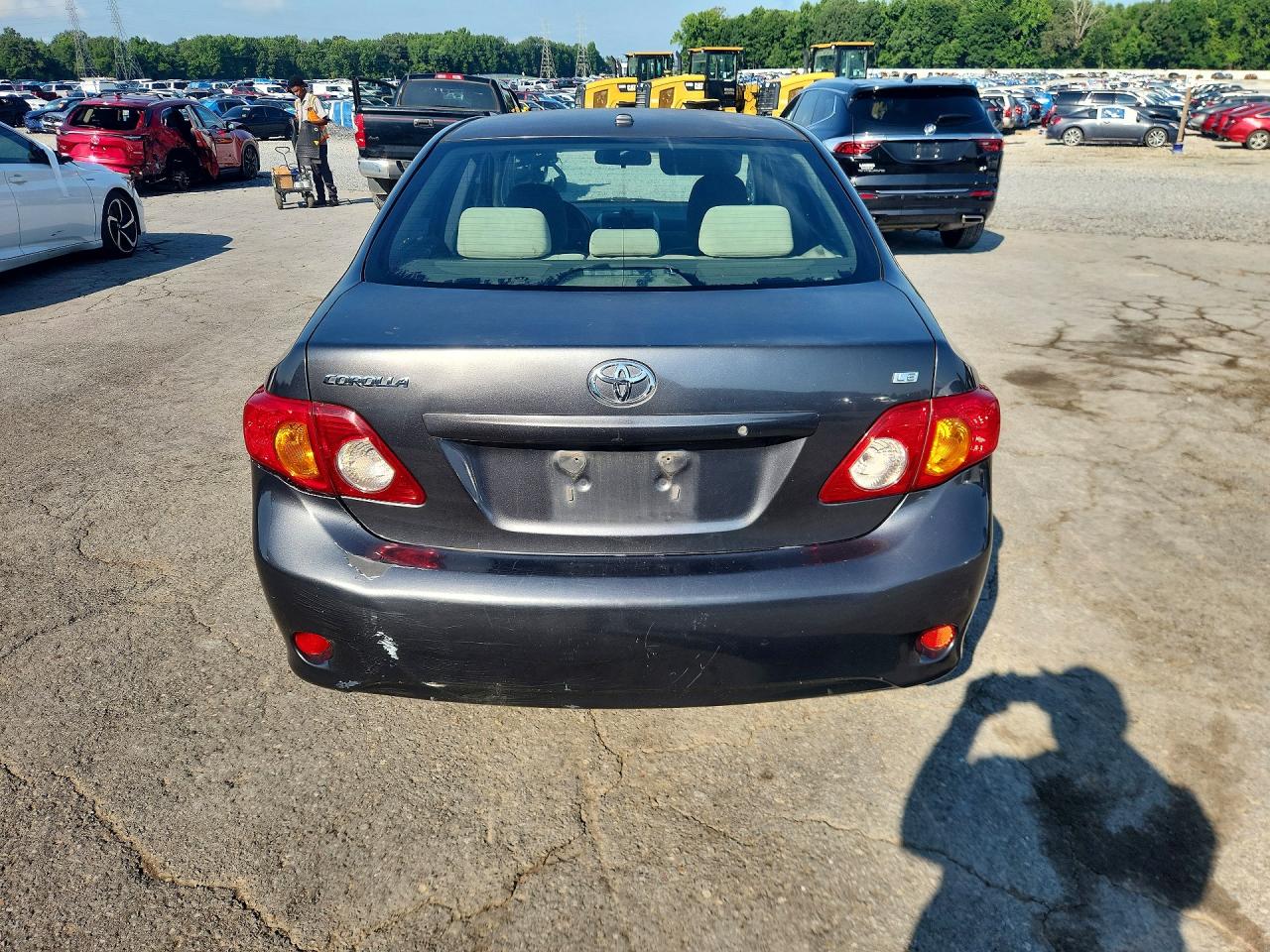 2009 Toyota Corolla Le Gray vin: JTDBL40EX99071816
