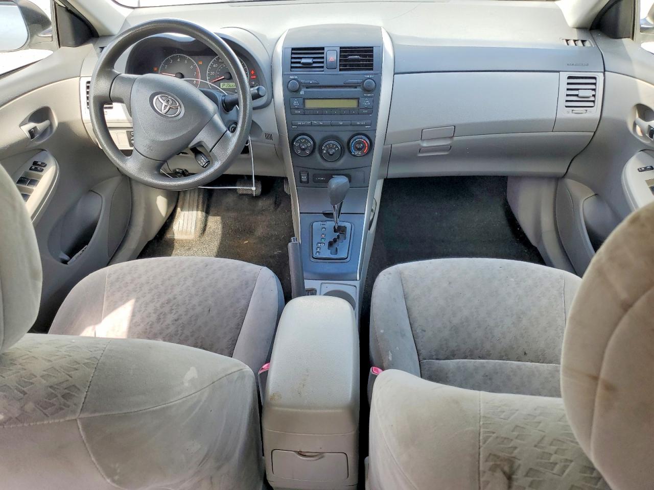 2009 Toyota Corolla Le White vin: JTDBL40EX99081908