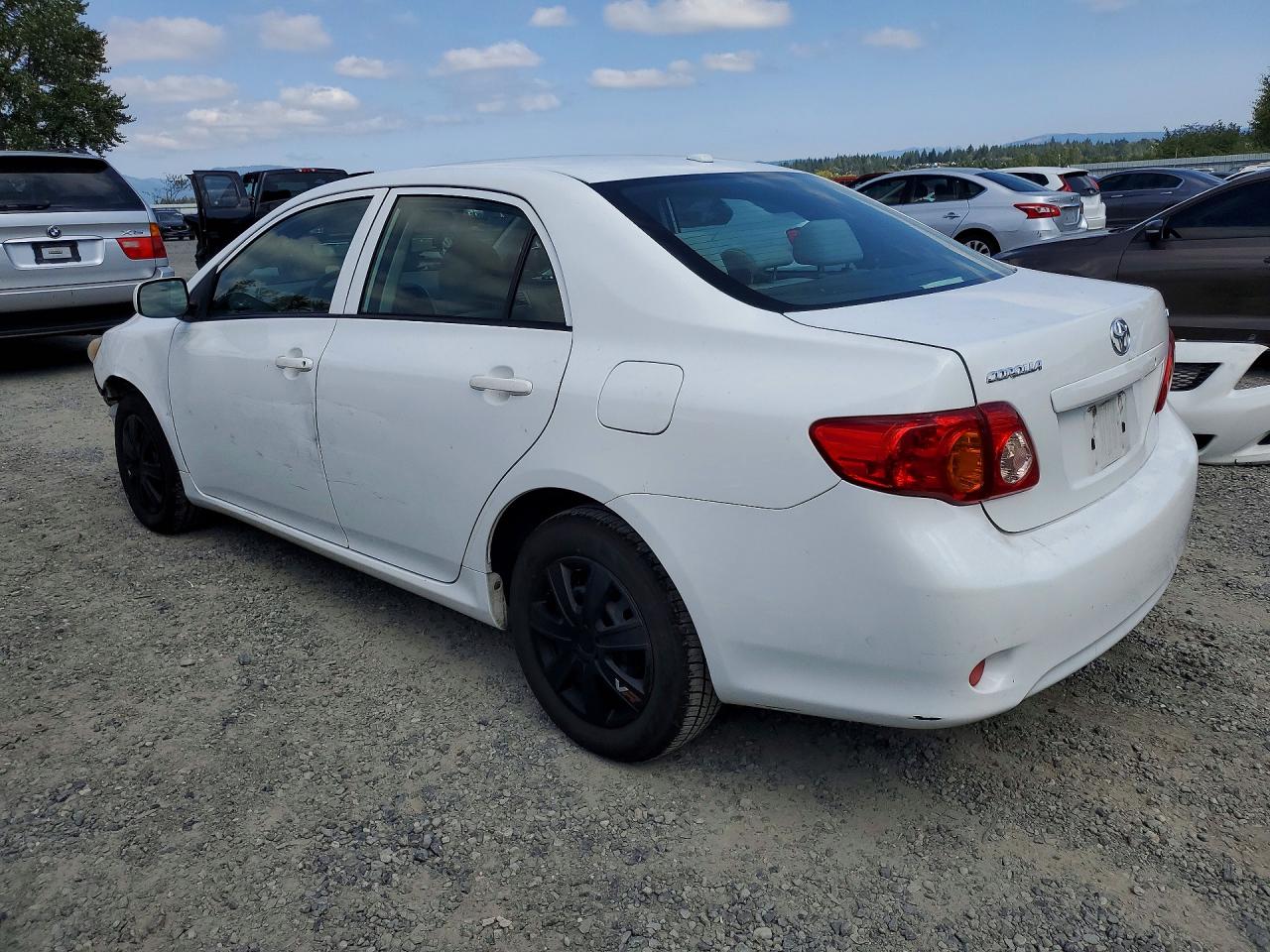 2009 Toyota Corolla Le White vin: JTDBL40EX99081908