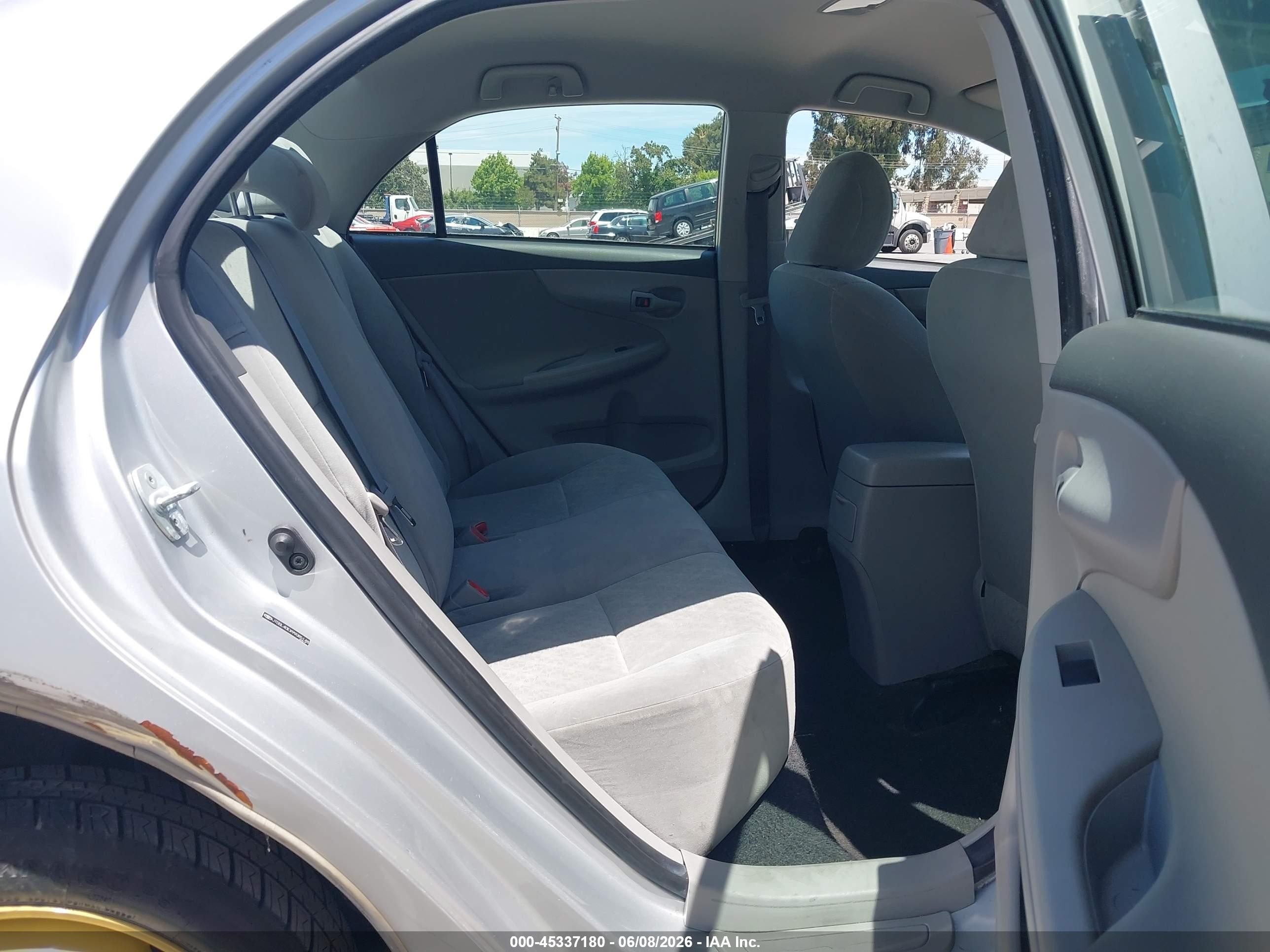 2009 Toyota Corolla Le Серебряный vin: JTDBL40EX99085148