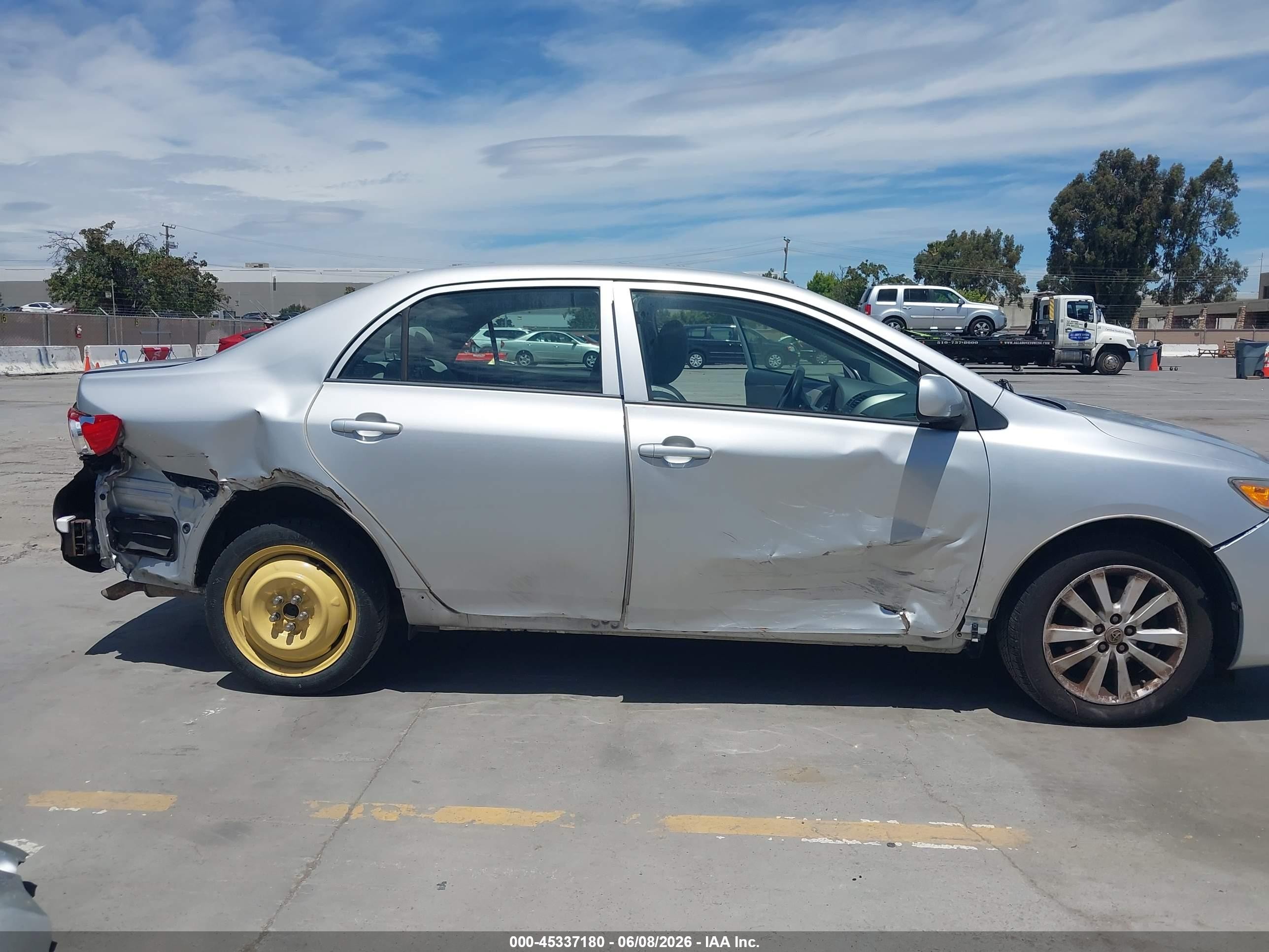 2009 Toyota Corolla Le Серебряный vin: JTDBL40EX99085148