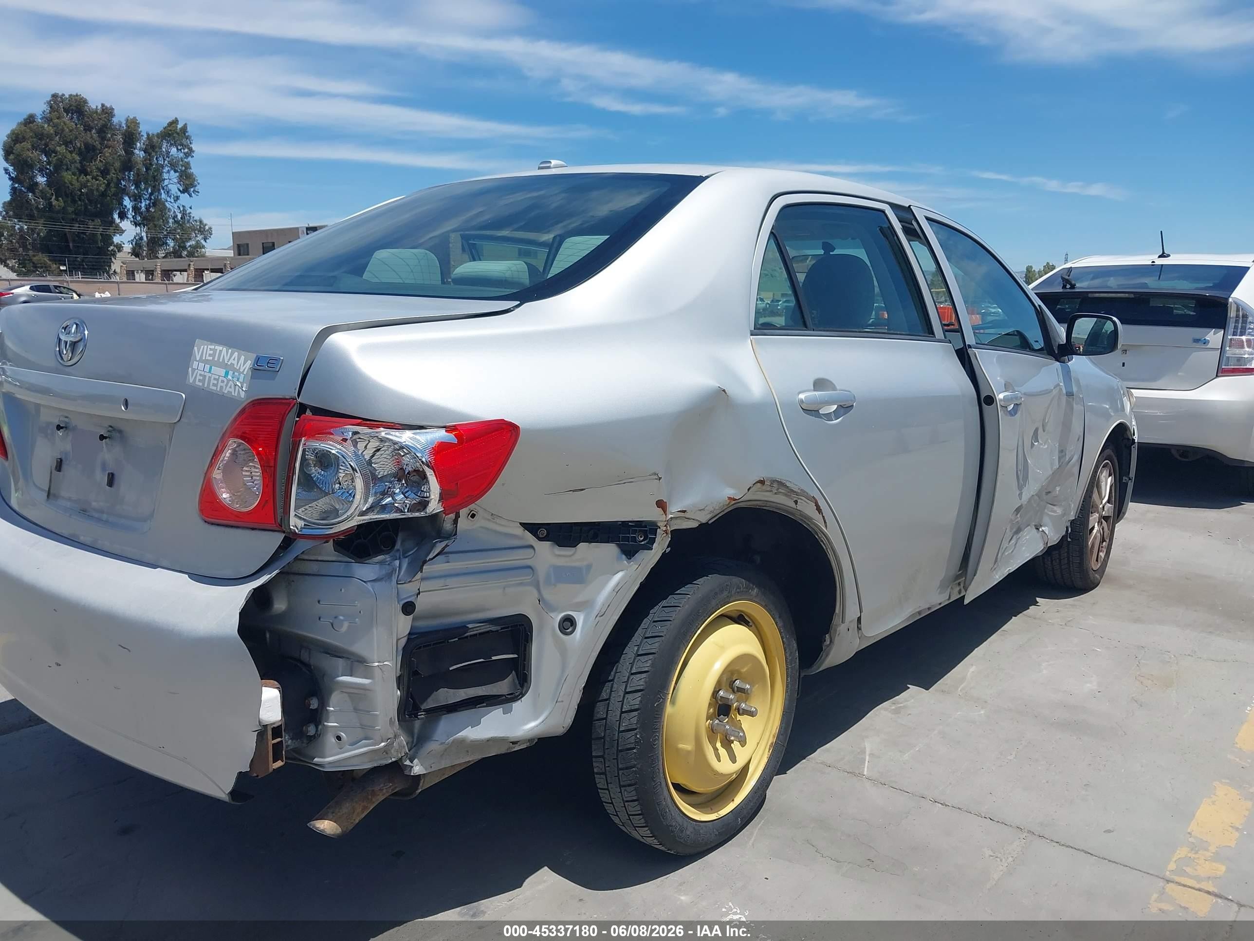 2009 Toyota Corolla Le Серебряный vin: JTDBL40EX99085148