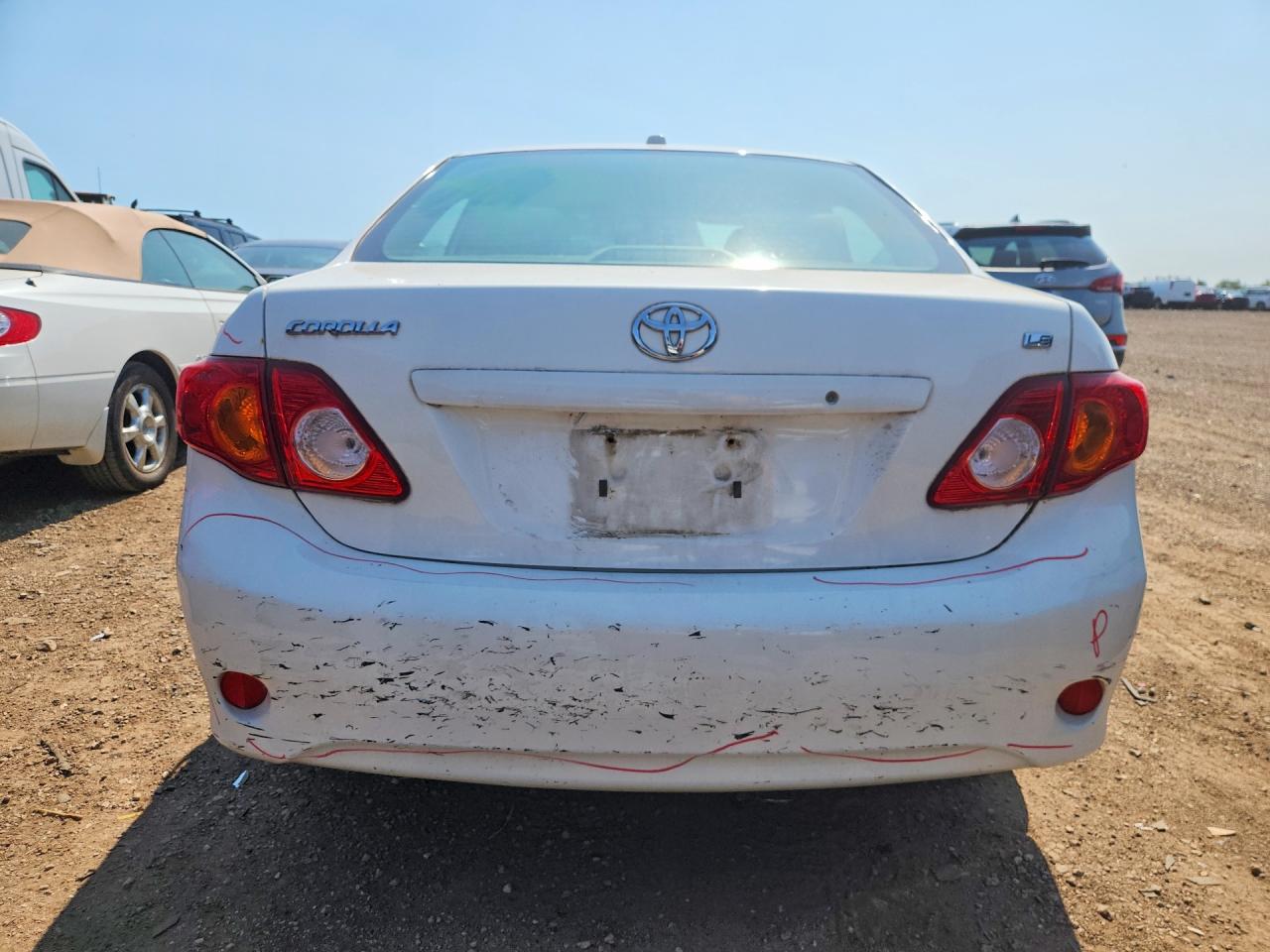 2009 Toyota Corolla Le White vin: JTDBL40EX9J012943