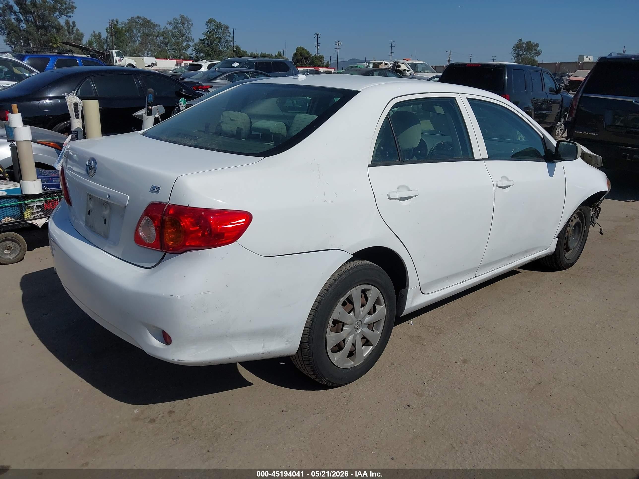 2009 Toyota Corolla Le White vin: JTDBL40EX9J027183