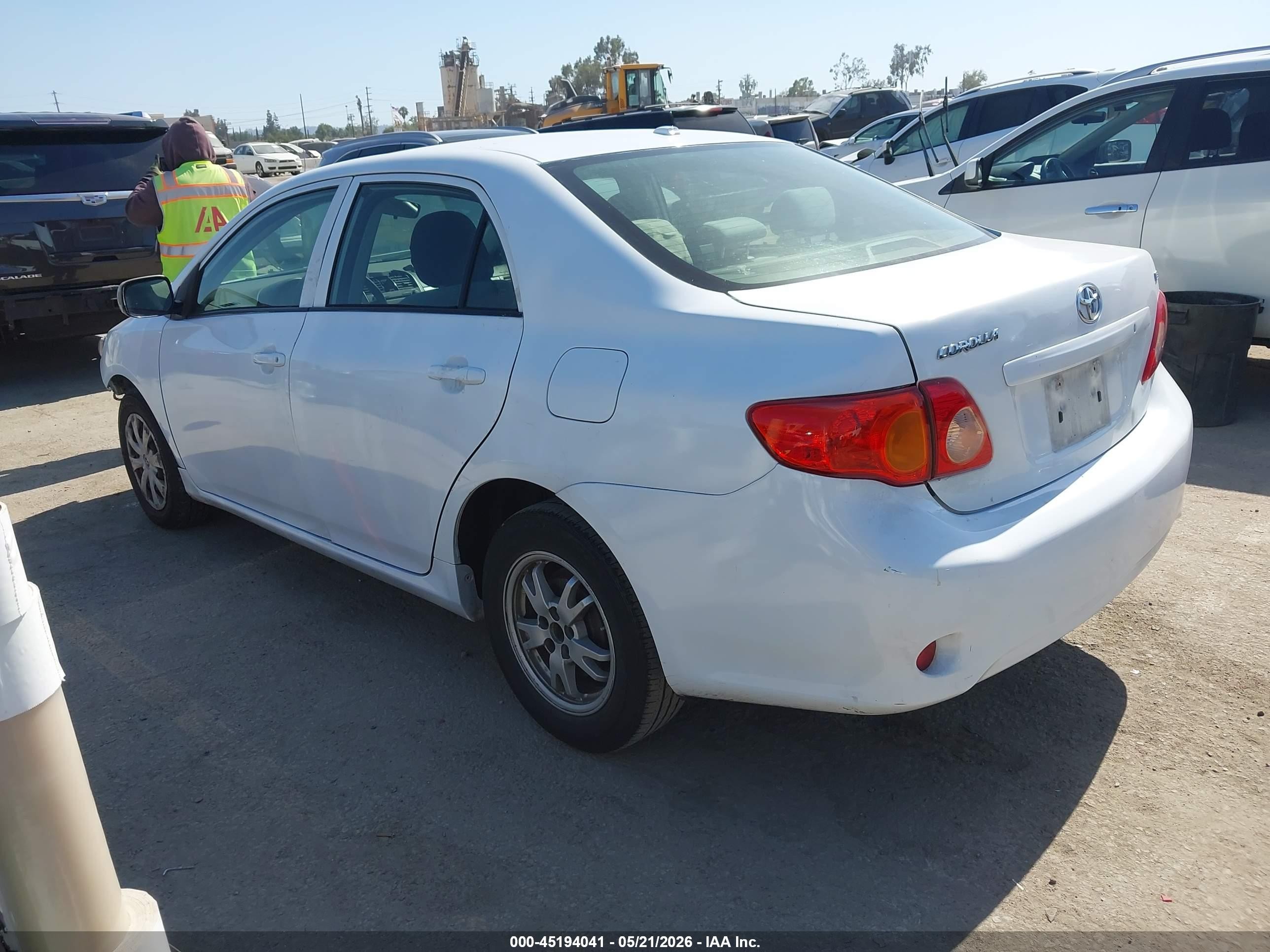 2009 Toyota Corolla Le White vin: JTDBL40EX9J027183