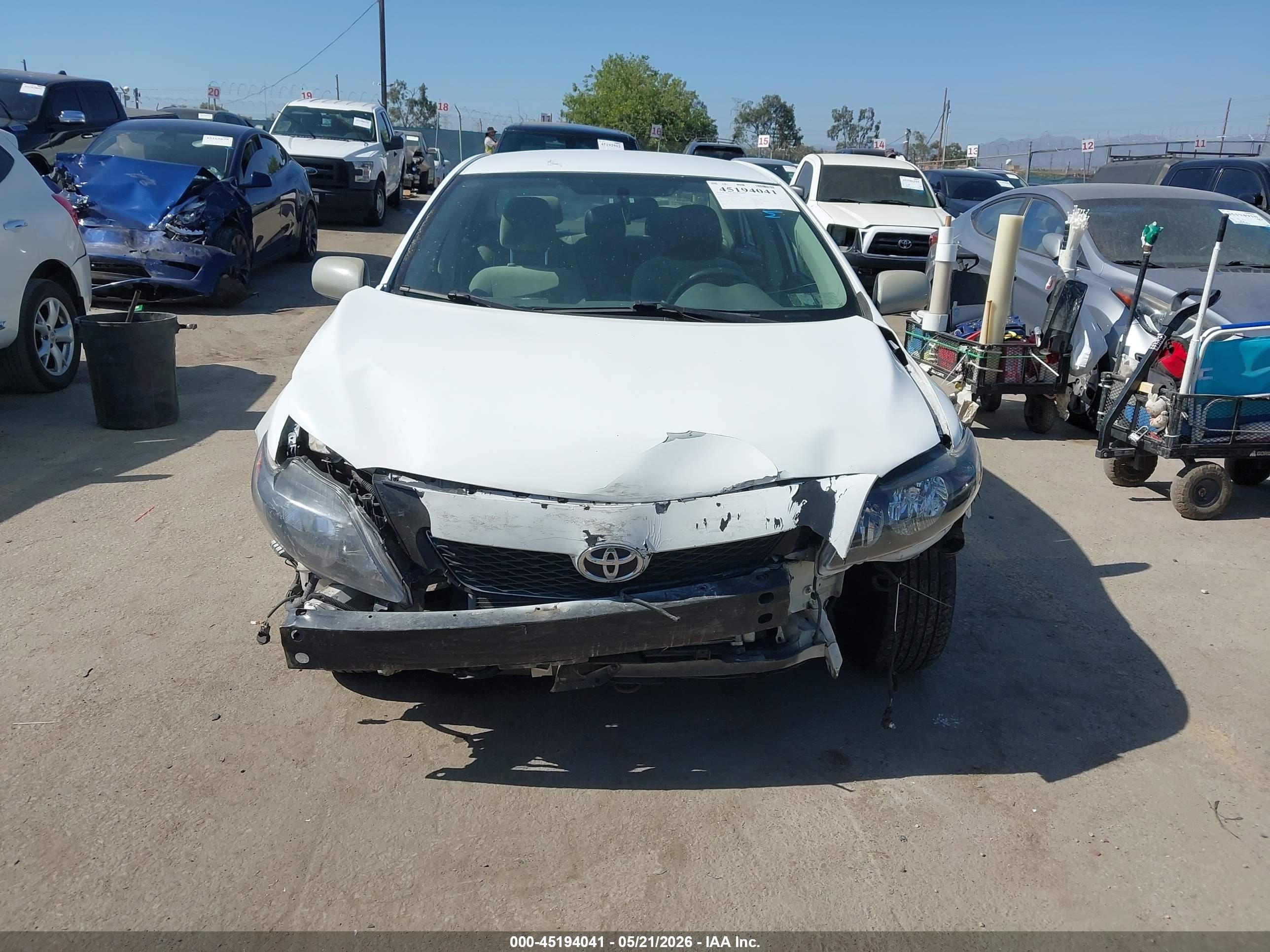 2009 Toyota Corolla Le White vin: JTDBL40EX9J027183