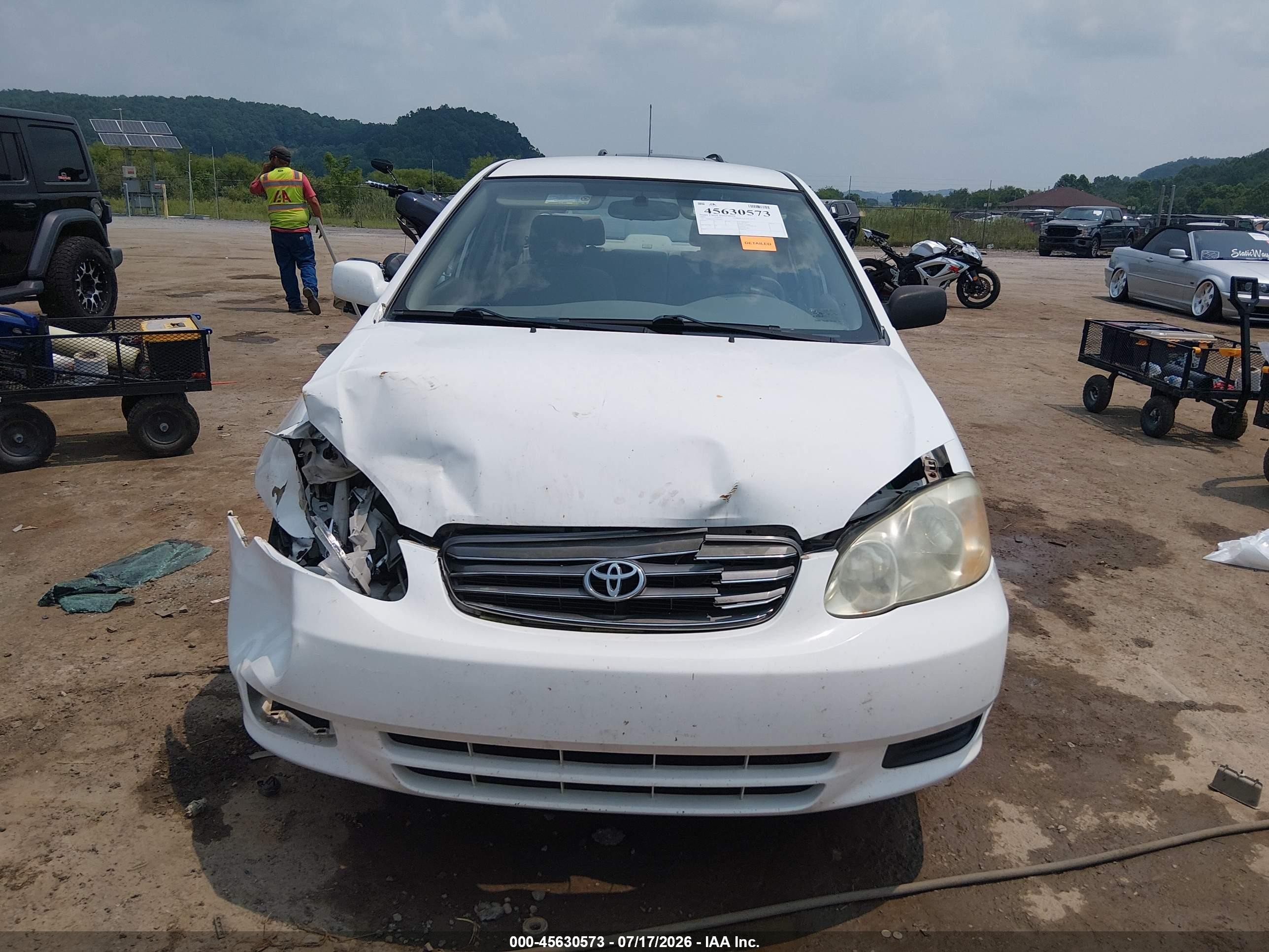 2003 Toyota Corolla Le White vin: JTDBR32E030014817