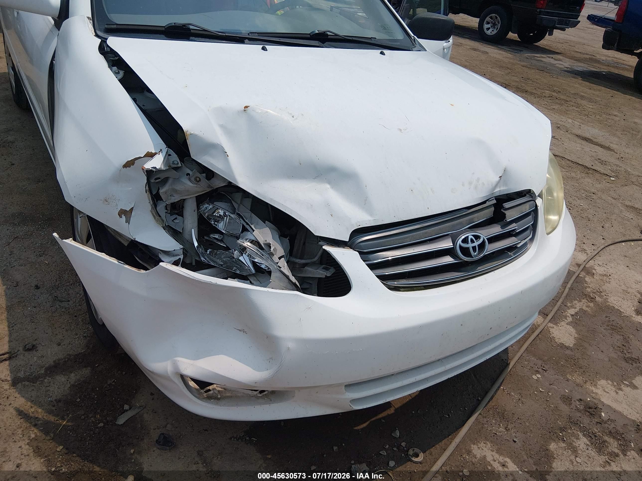 2003 Toyota Corolla Le White vin: JTDBR32E030014817