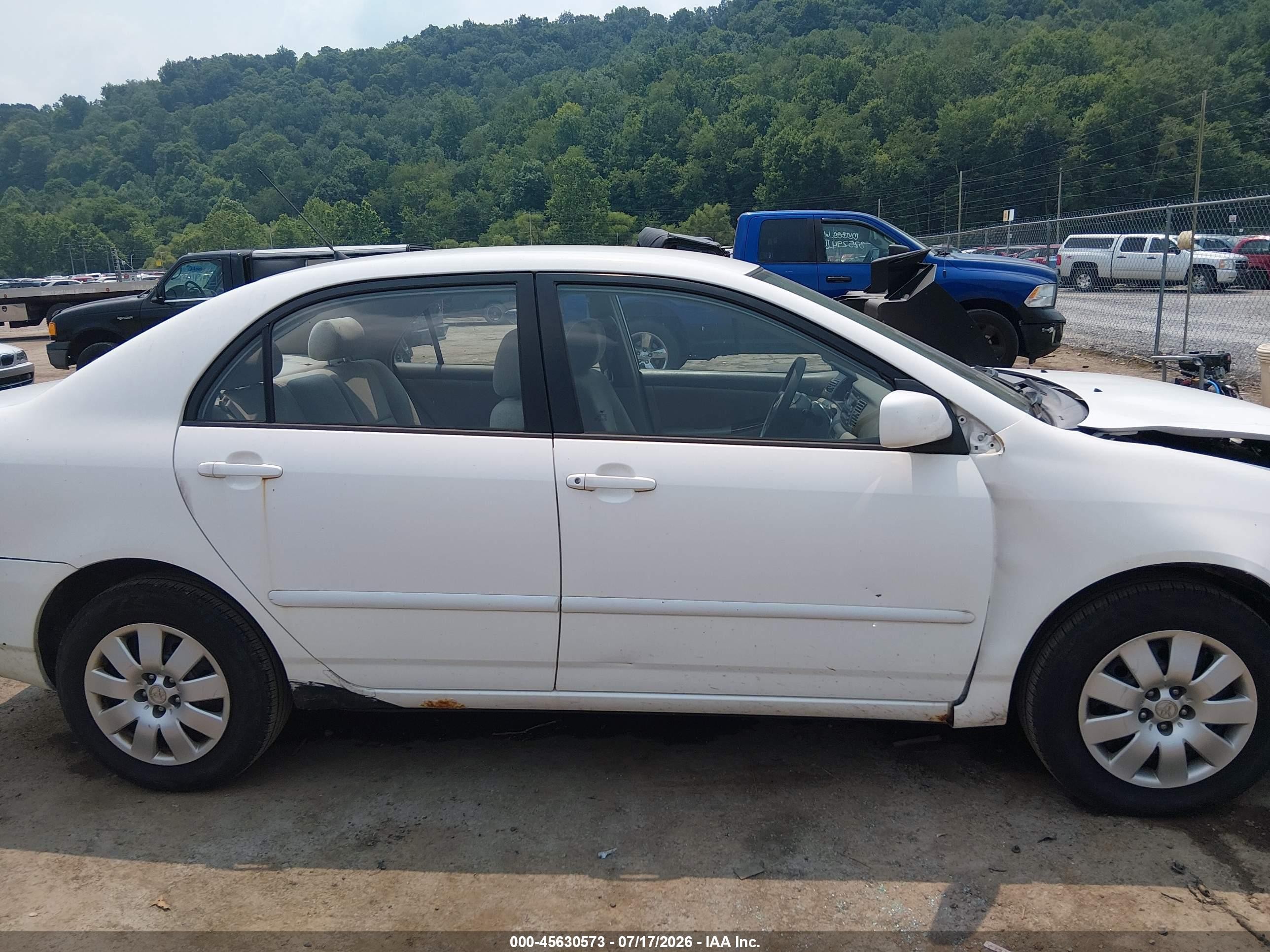 2003 Toyota Corolla Le White vin: JTDBR32E030014817