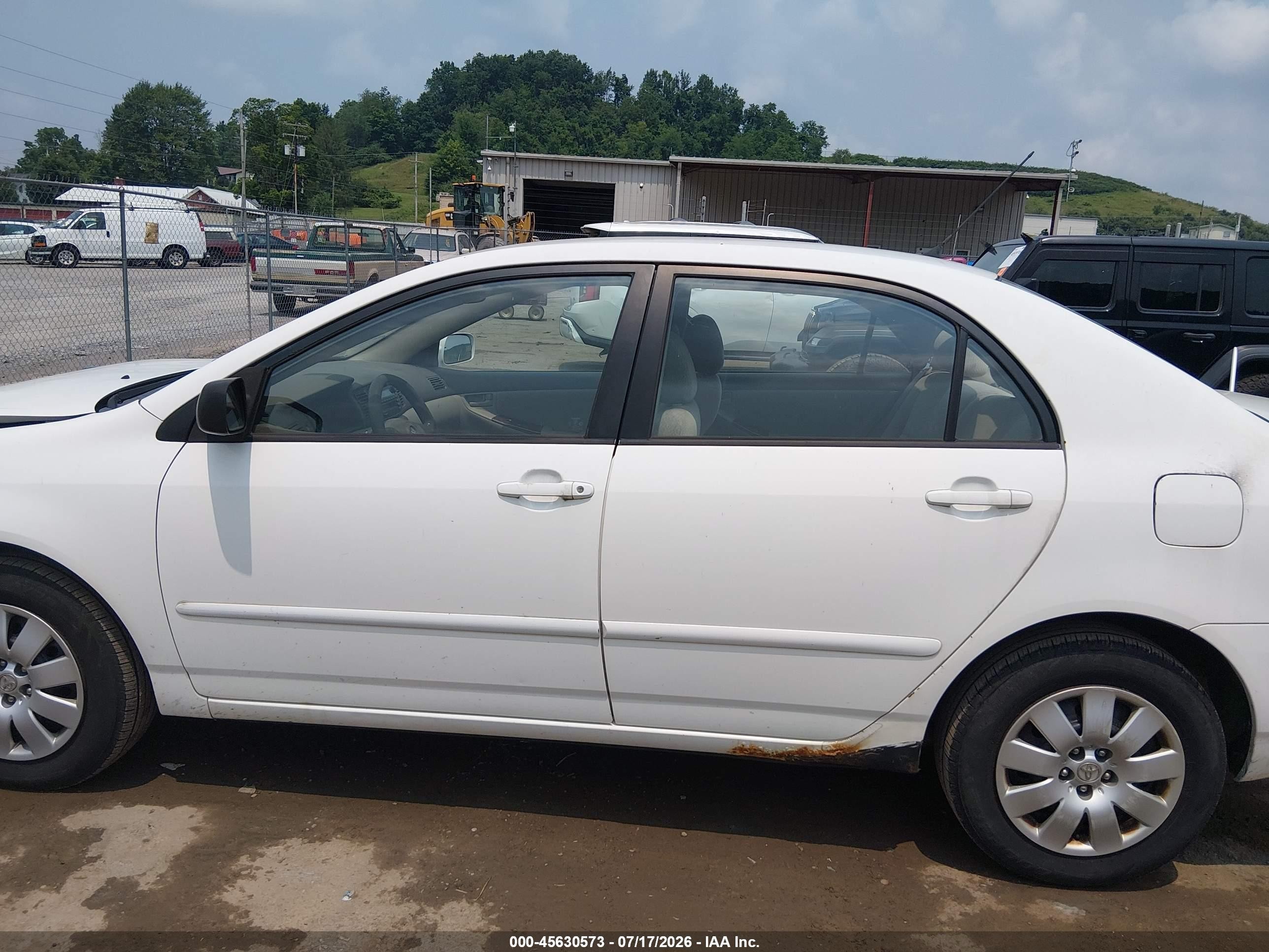 2003 Toyota Corolla Le White vin: JTDBR32E030014817