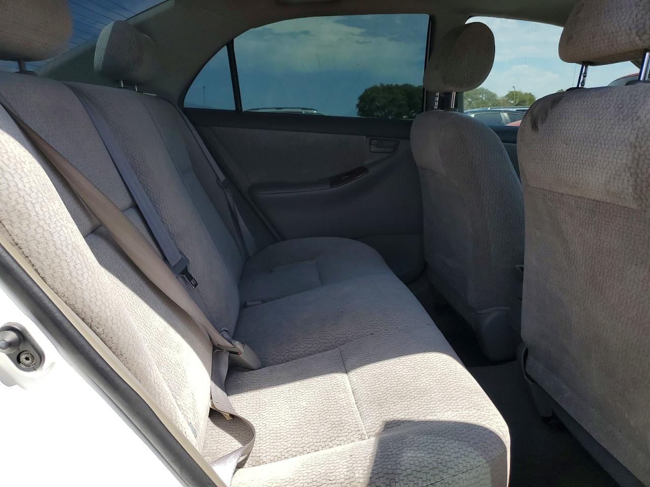 2003 Toyota Corolla Le White vin: JTDBR32E030021282