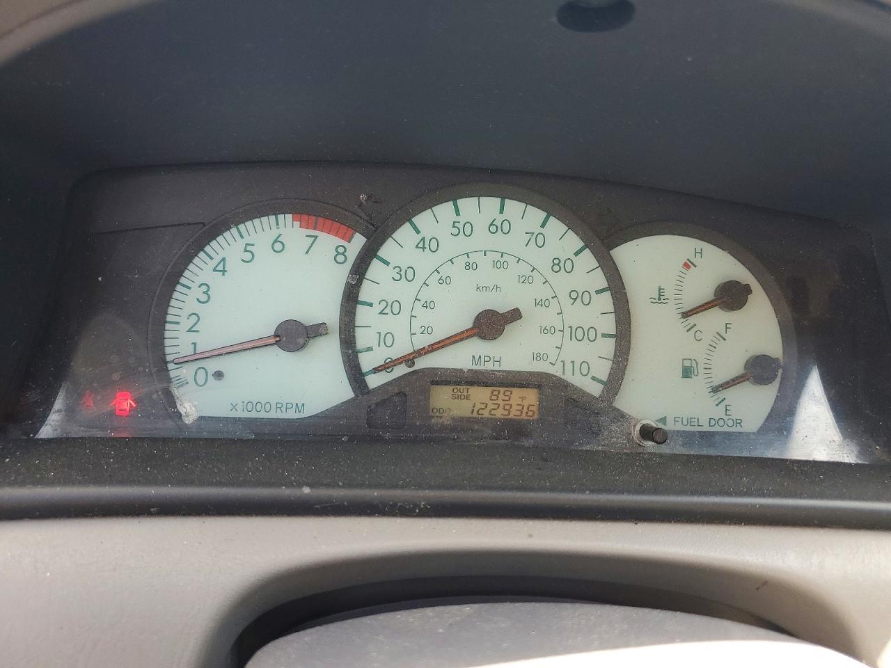 2003 Toyota Corolla Le White vin: JTDBR32E030021282