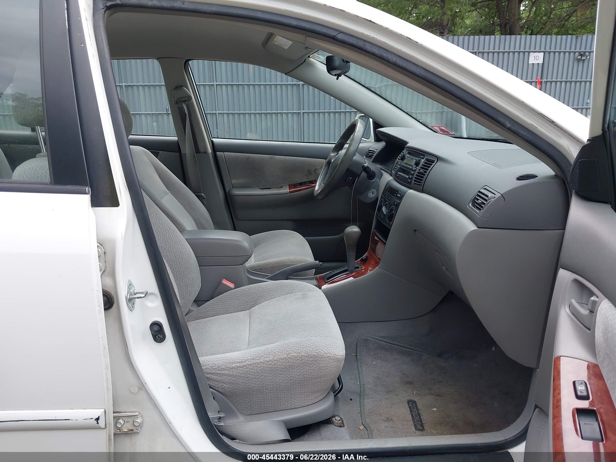 2003 Toyota Corolla Le Белый vin: JTDBR32E030028944