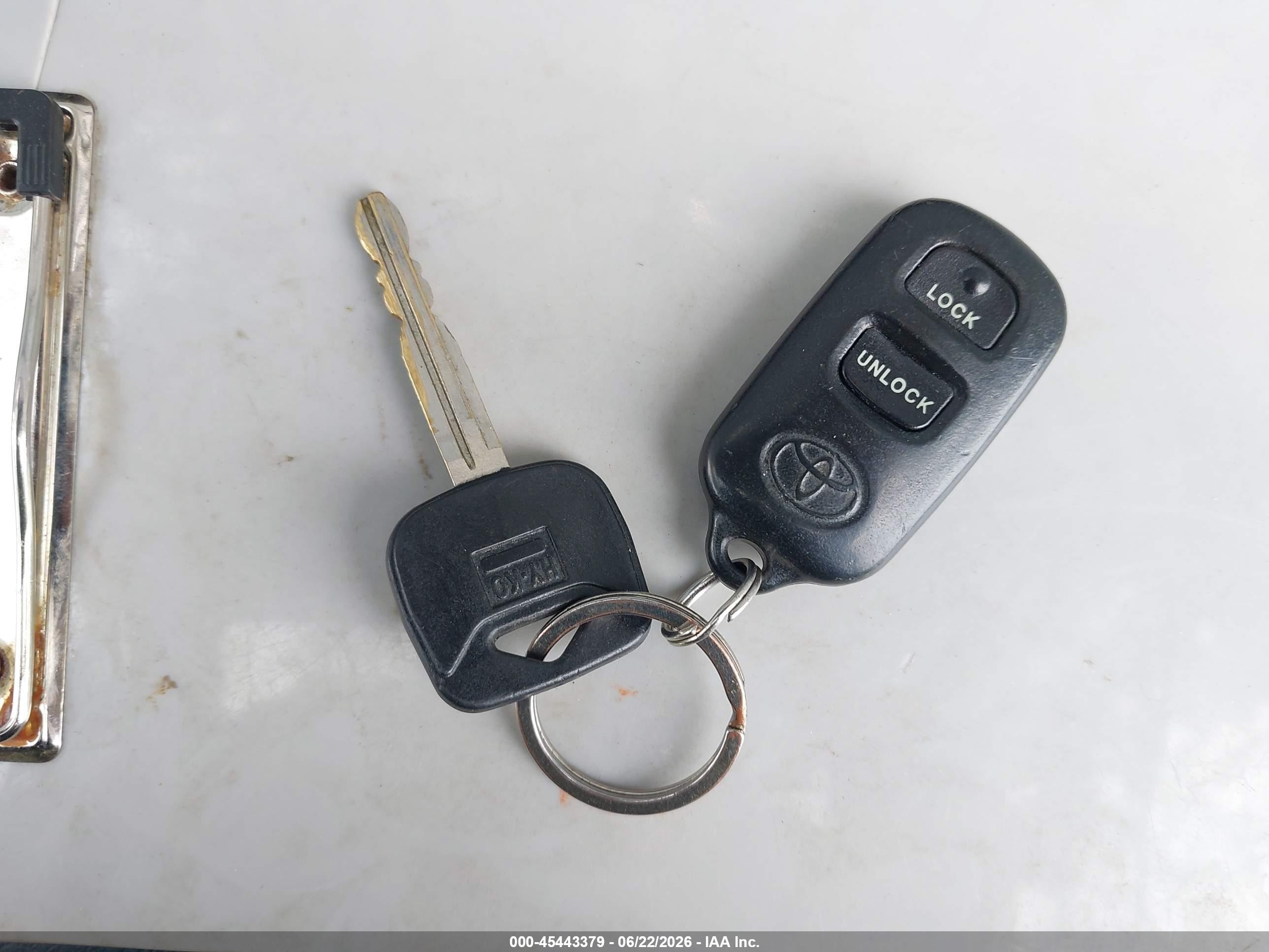 2003 Toyota Corolla Le Белый vin: JTDBR32E030028944
