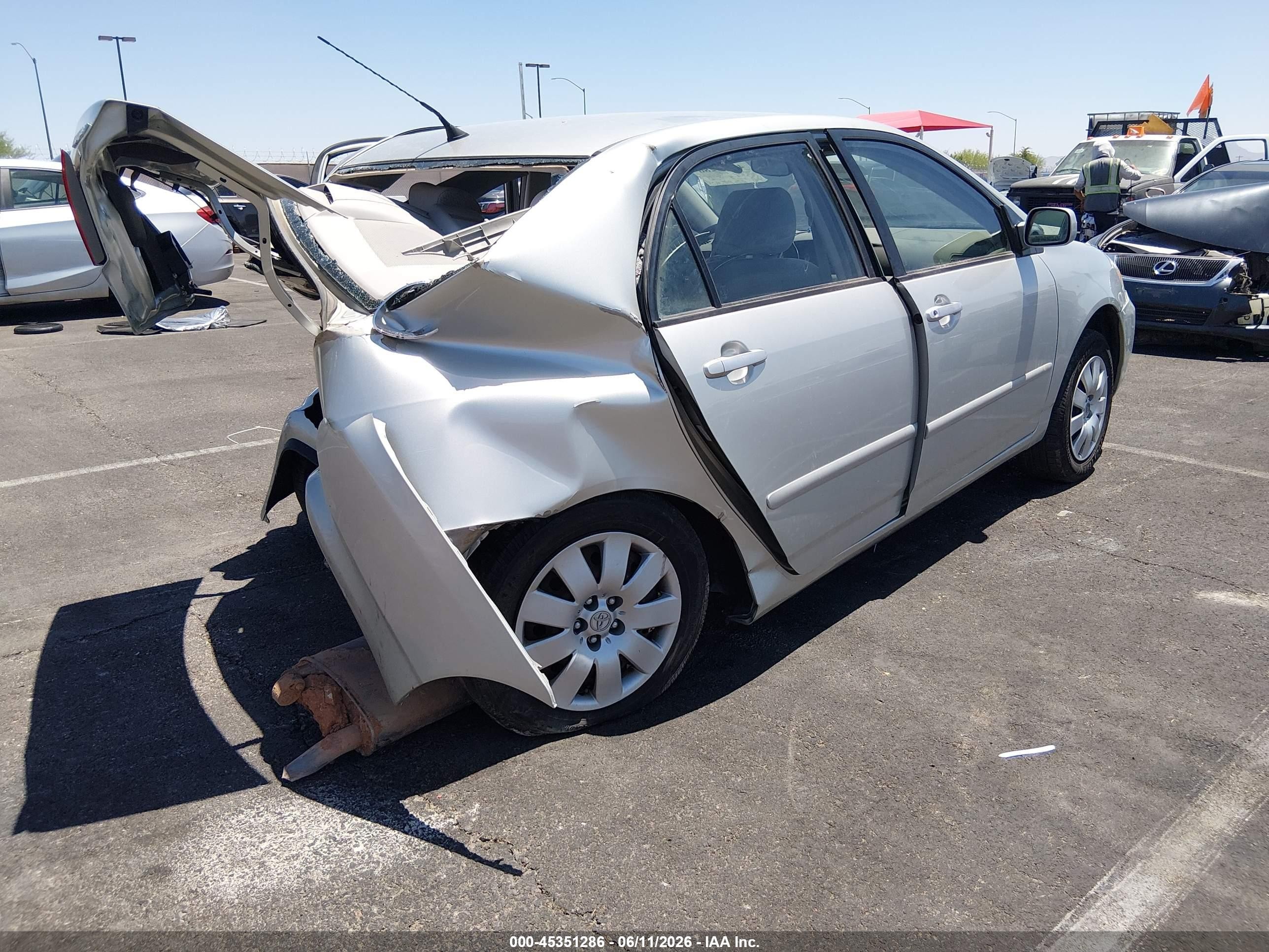 2004 Toyota Corolla Le Silver vin: JTDBR32E042020607