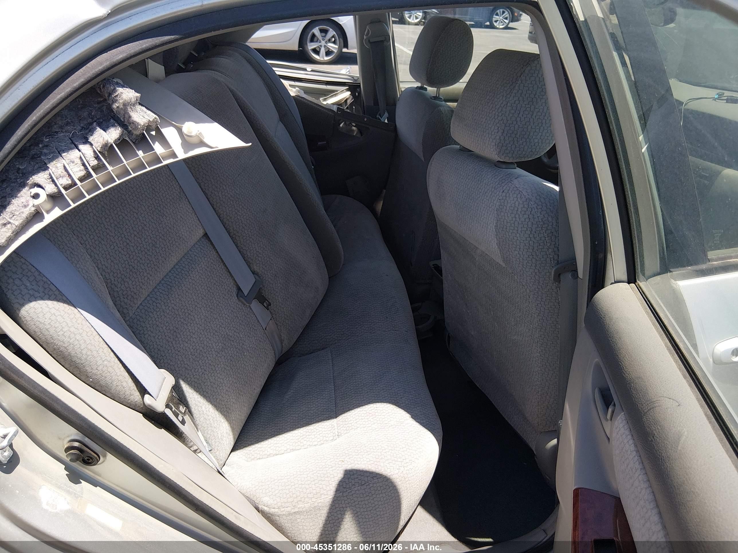 2004 Toyota Corolla Le Silver vin: JTDBR32E042020607
