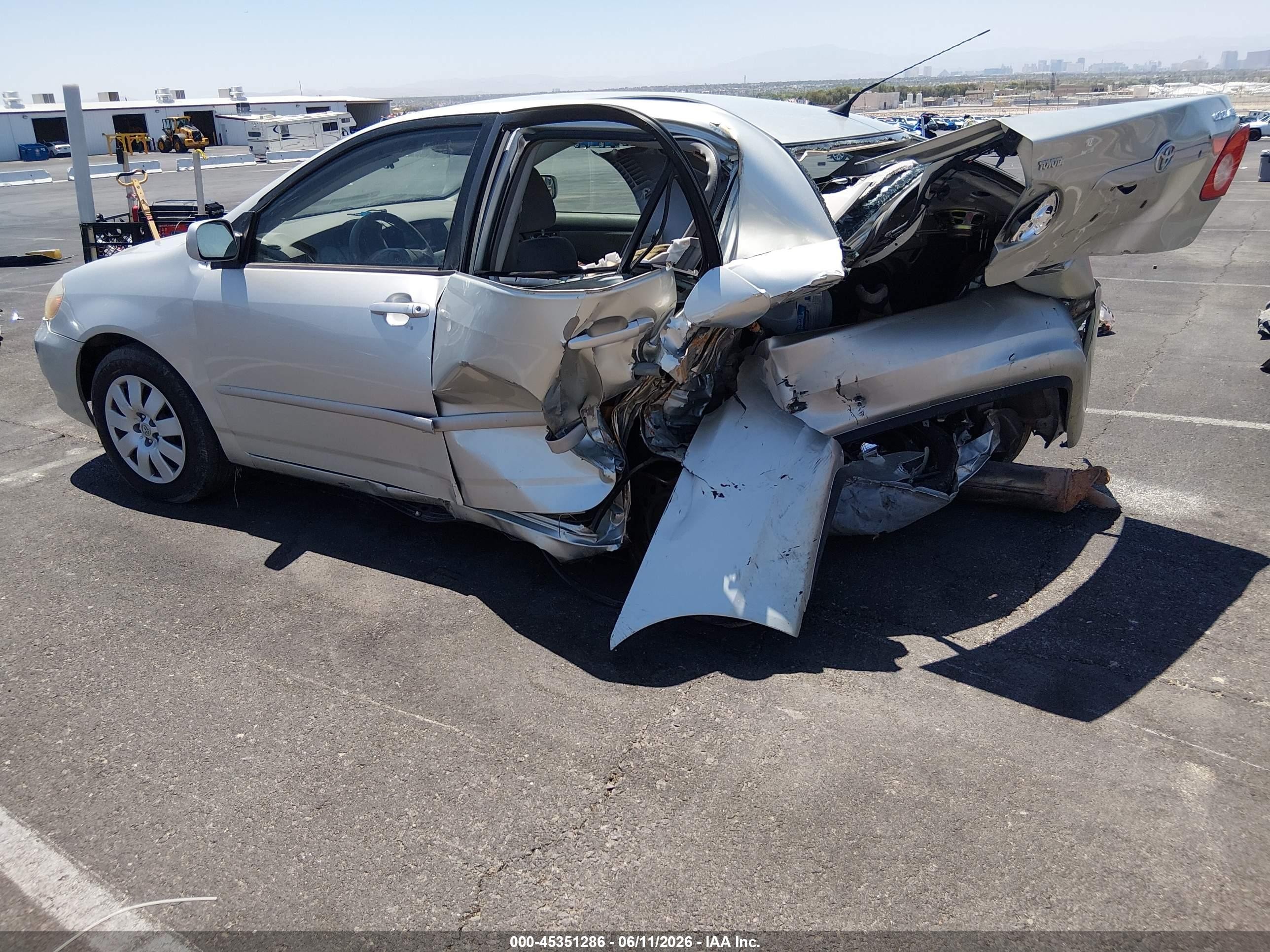 2004 Toyota Corolla Le Silver vin: JTDBR32E042020607