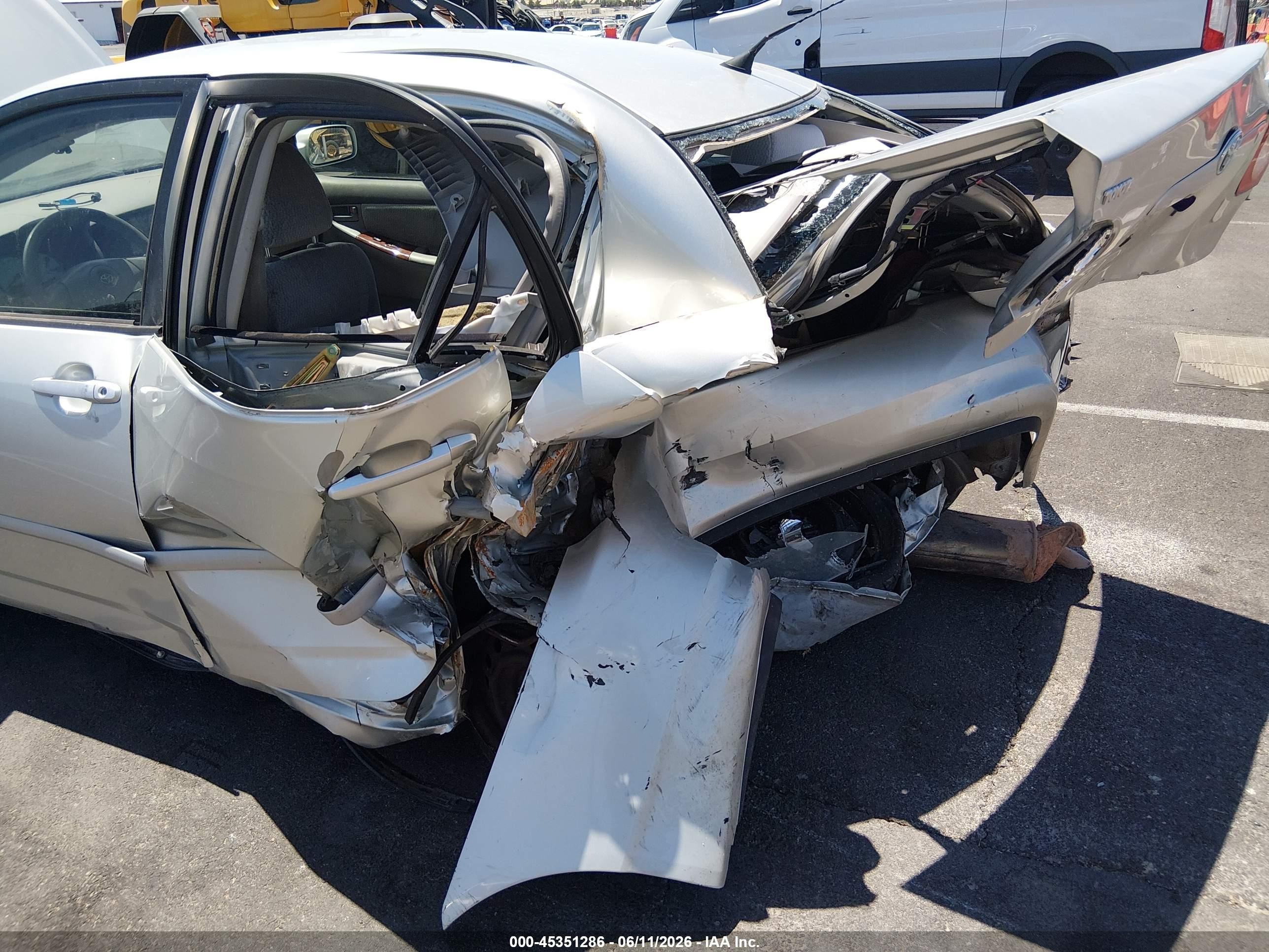 2004 Toyota Corolla Le Silver vin: JTDBR32E042020607