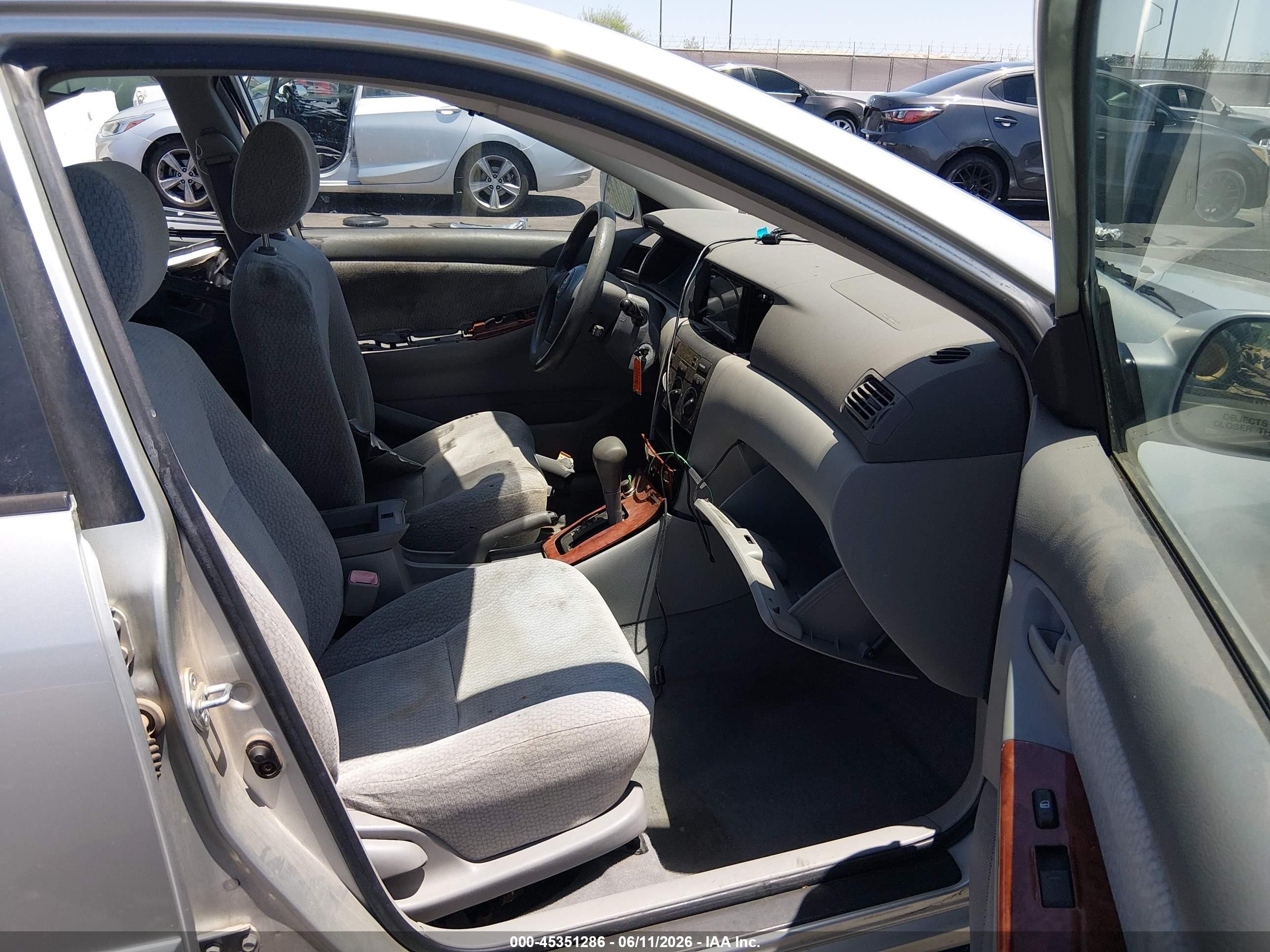 2004 Toyota Corolla Le Silver vin: JTDBR32E042020607