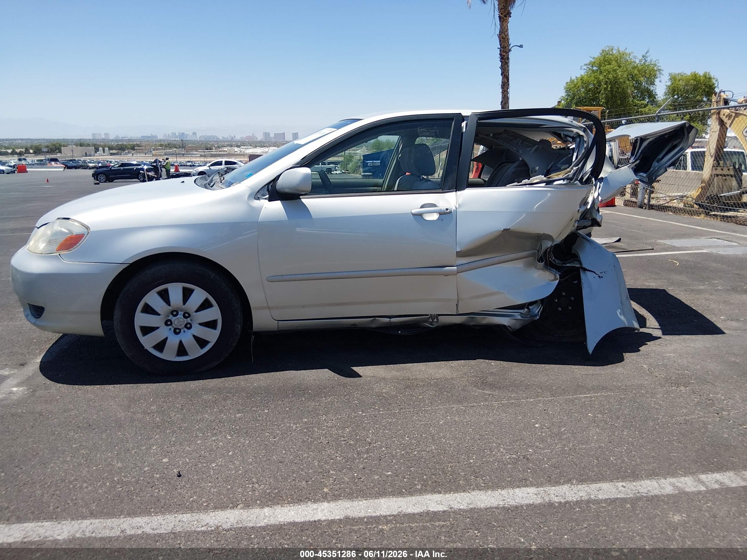 2004 Toyota Corolla Le Silver vin: JTDBR32E042020607