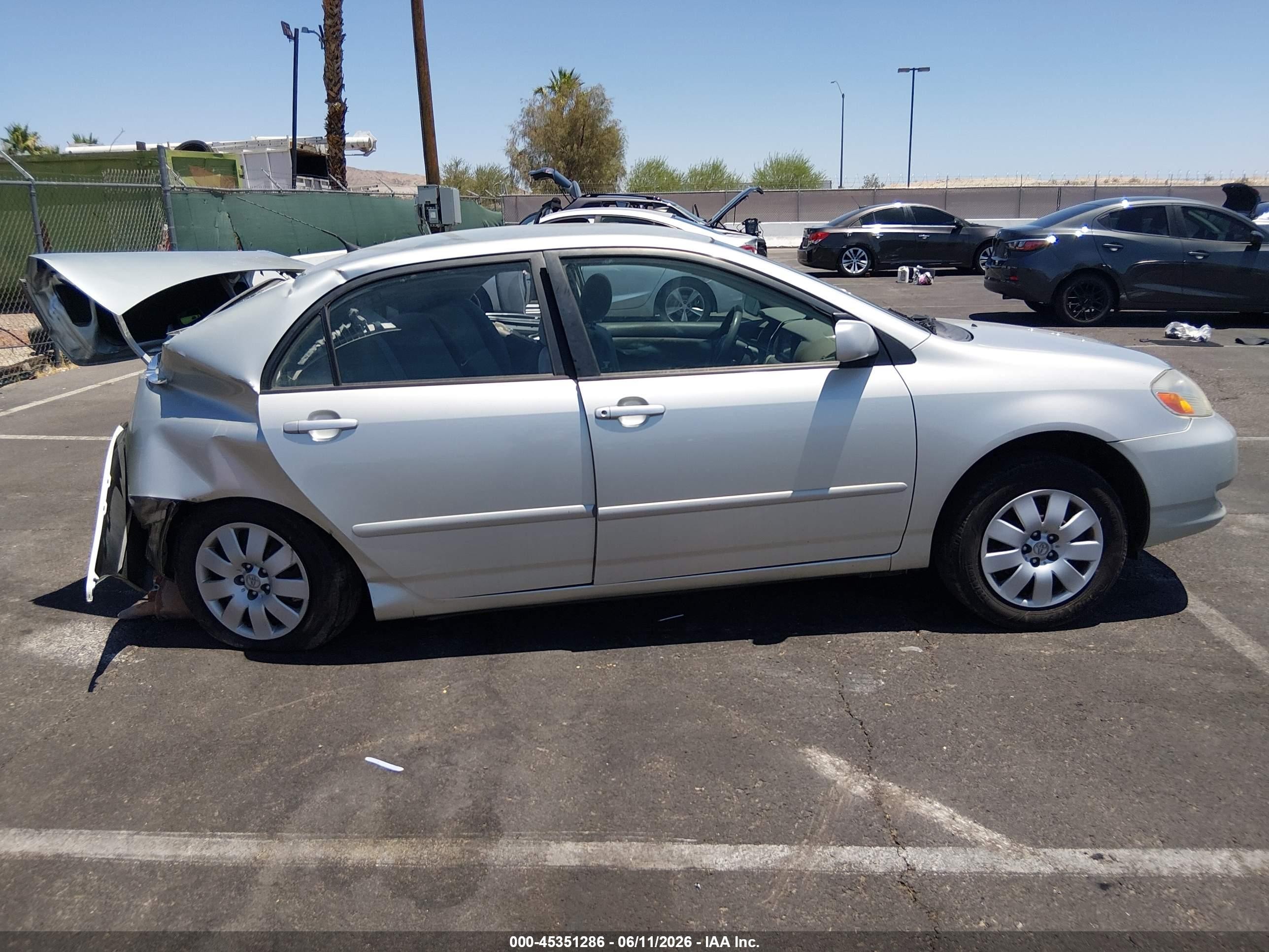 2004 Toyota Corolla Le Silver vin: JTDBR32E042020607