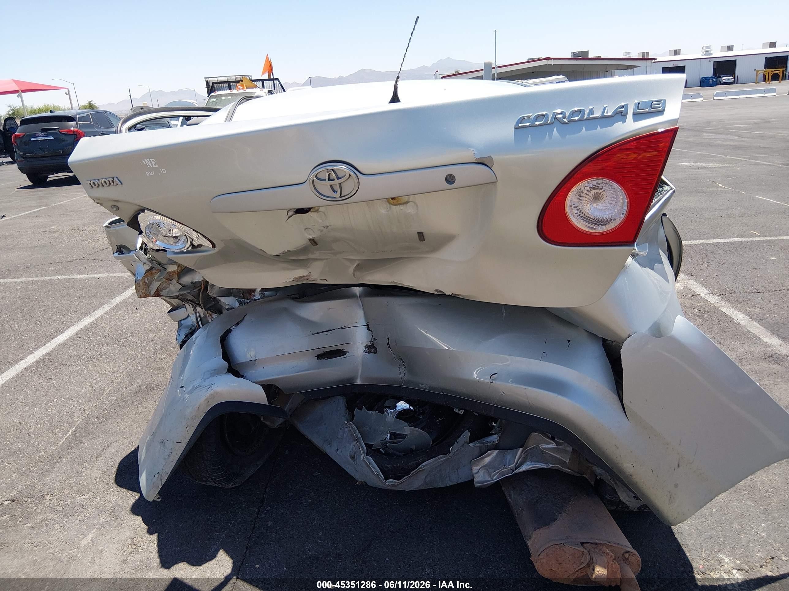 2004 Toyota Corolla Le Silver vin: JTDBR32E042020607