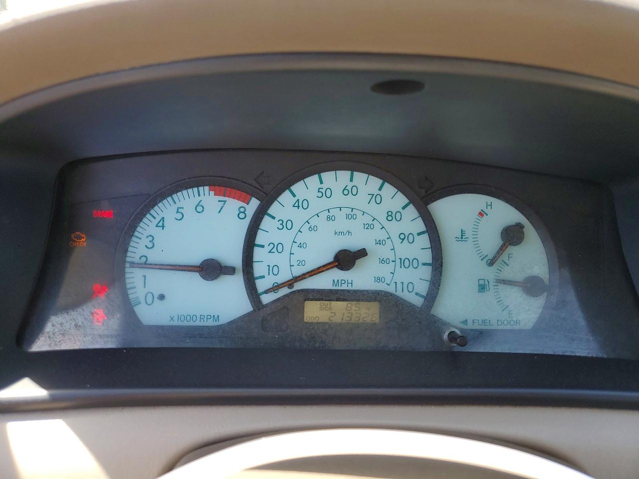2004 Toyota Corolla Le White vin: JTDBR32E042024933